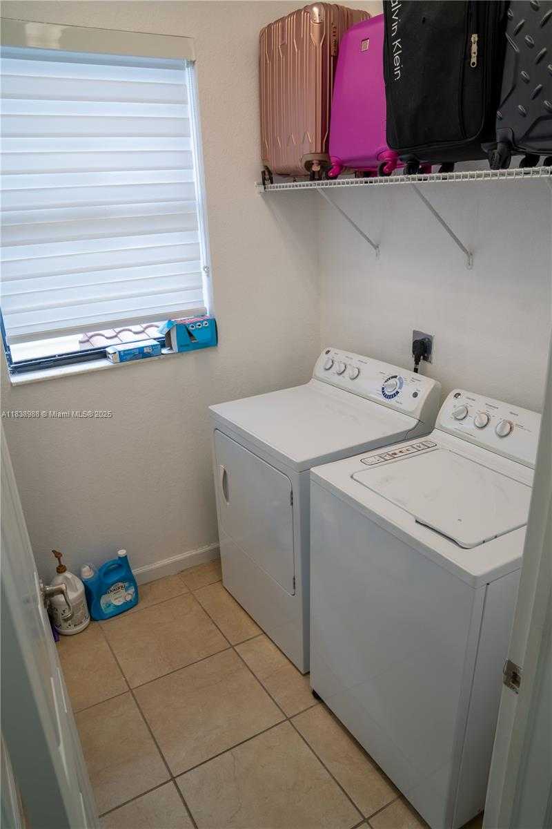Small Image of Hialeah Number 23