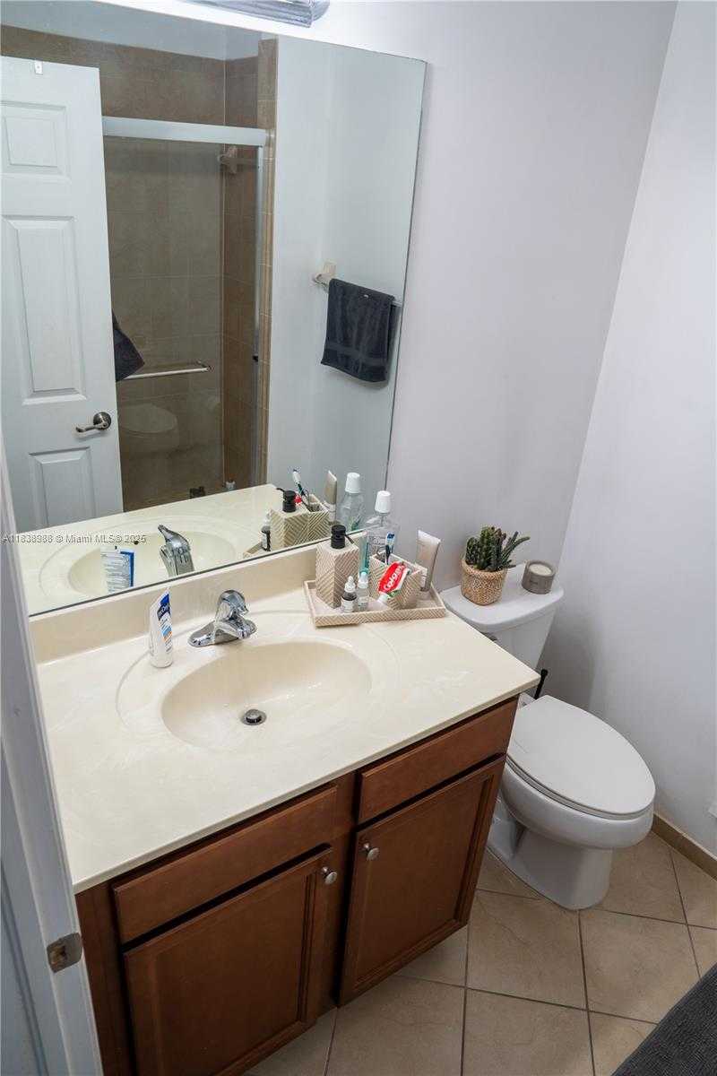 Small Image of Hialeah Number 38