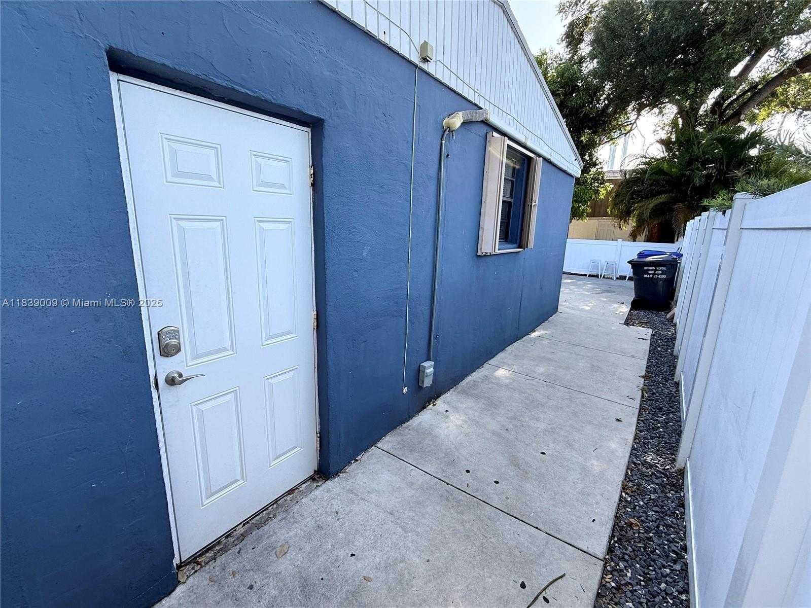 Small Image of 2406 NORTH 28TH AVE, Hollywood Number 12