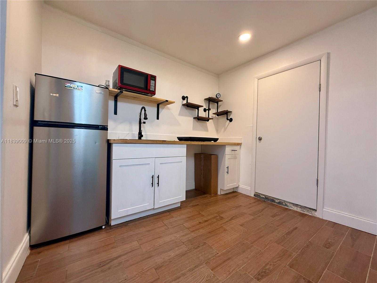 Small Image of 2406 NORTH 28TH AVE, Hollywood Number 15