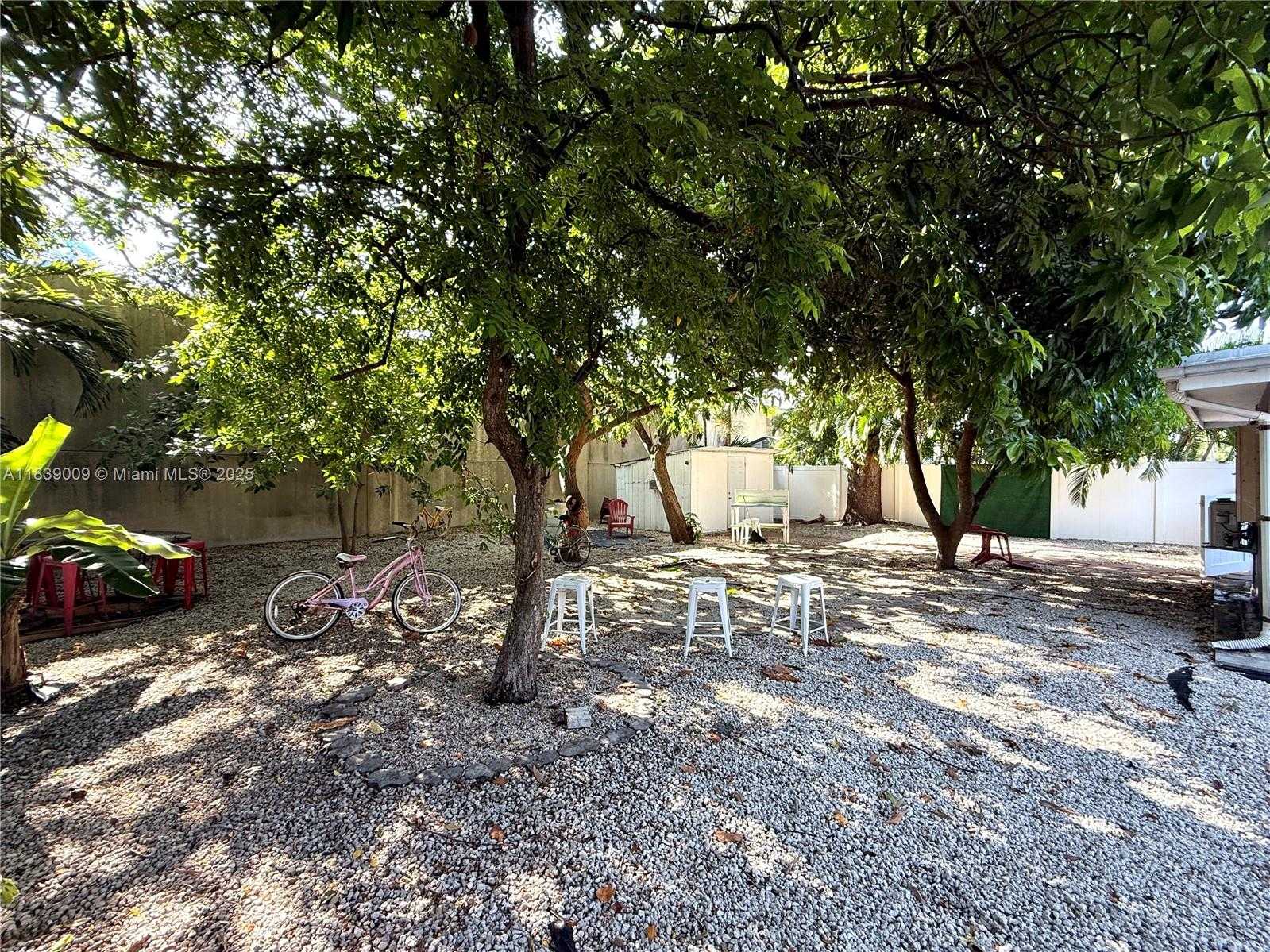 Small Image of 2406 NORTH 28TH AVE, Hollywood Number 20