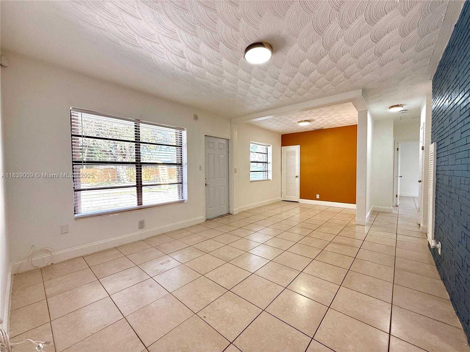 Small Image of 2406 NORTH 28TH AVE, Hollywood Number 3