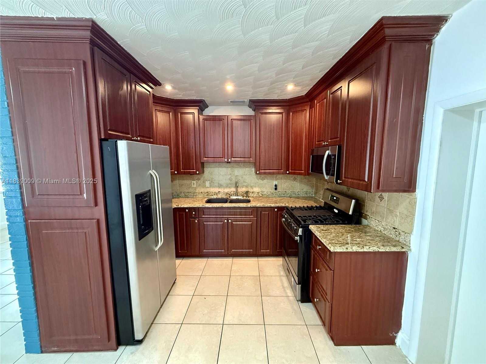 Small Image of 2406 NORTH 28TH AVE, Hollywood Number 5