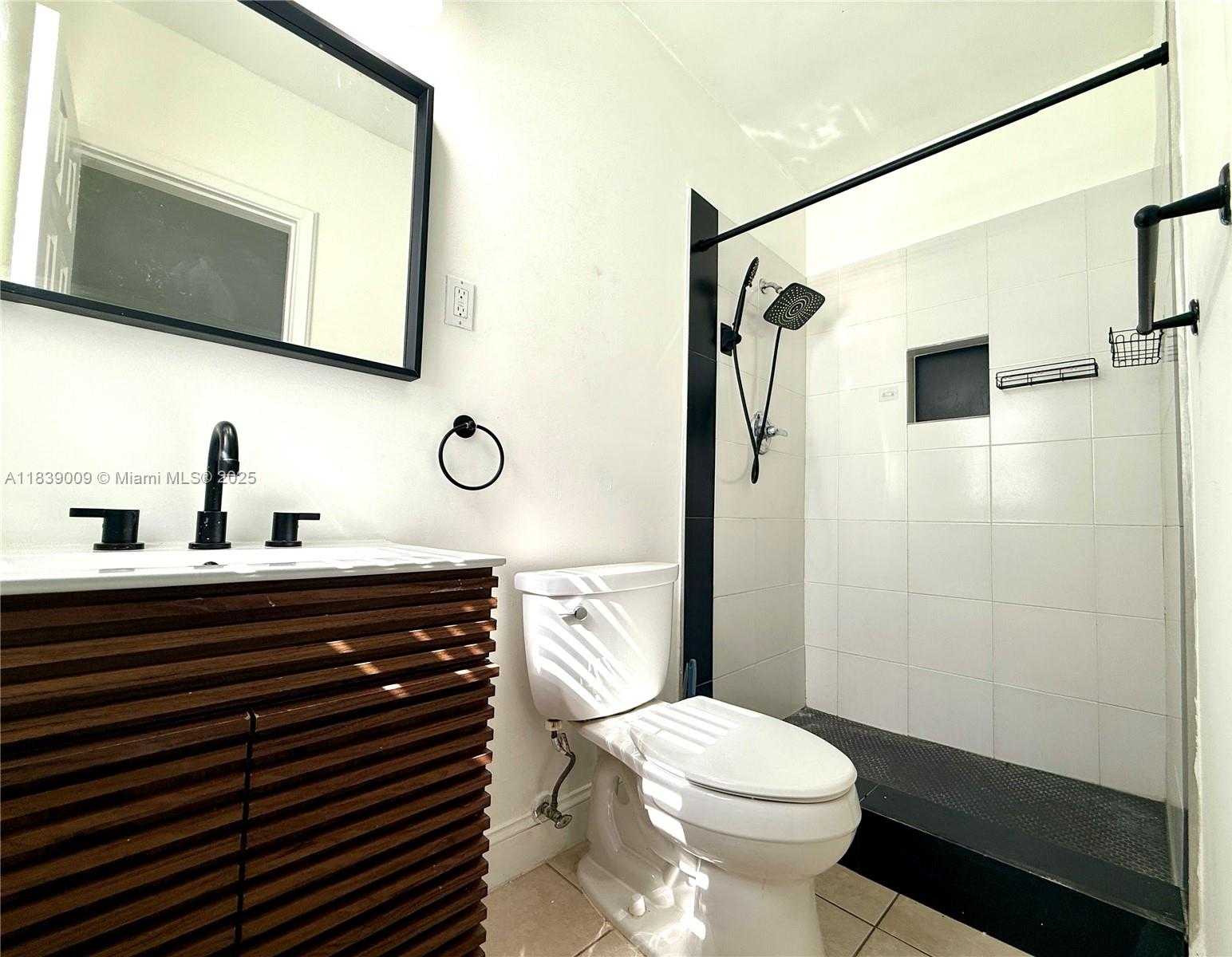 Small Image of 2406 NORTH 28TH AVE, Hollywood Number 7