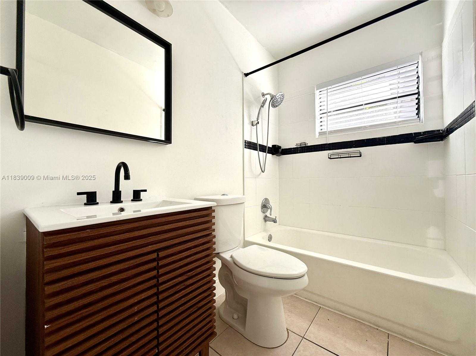 Small Image of 2406 NORTH 28TH AVE, Hollywood Number 9