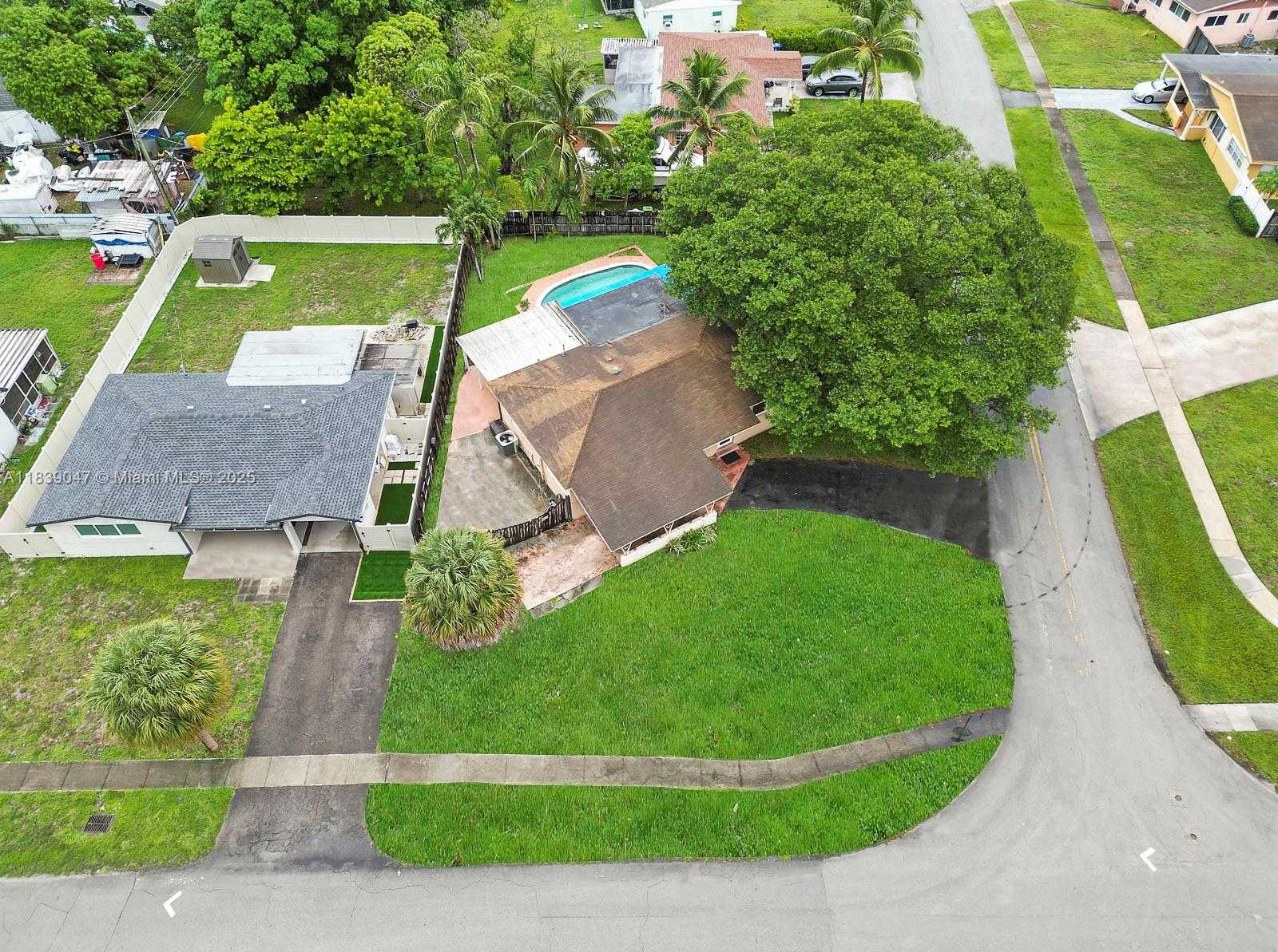 Small Image of 2812 SOUTH WEST 65TH AVE, Miramar Number 2