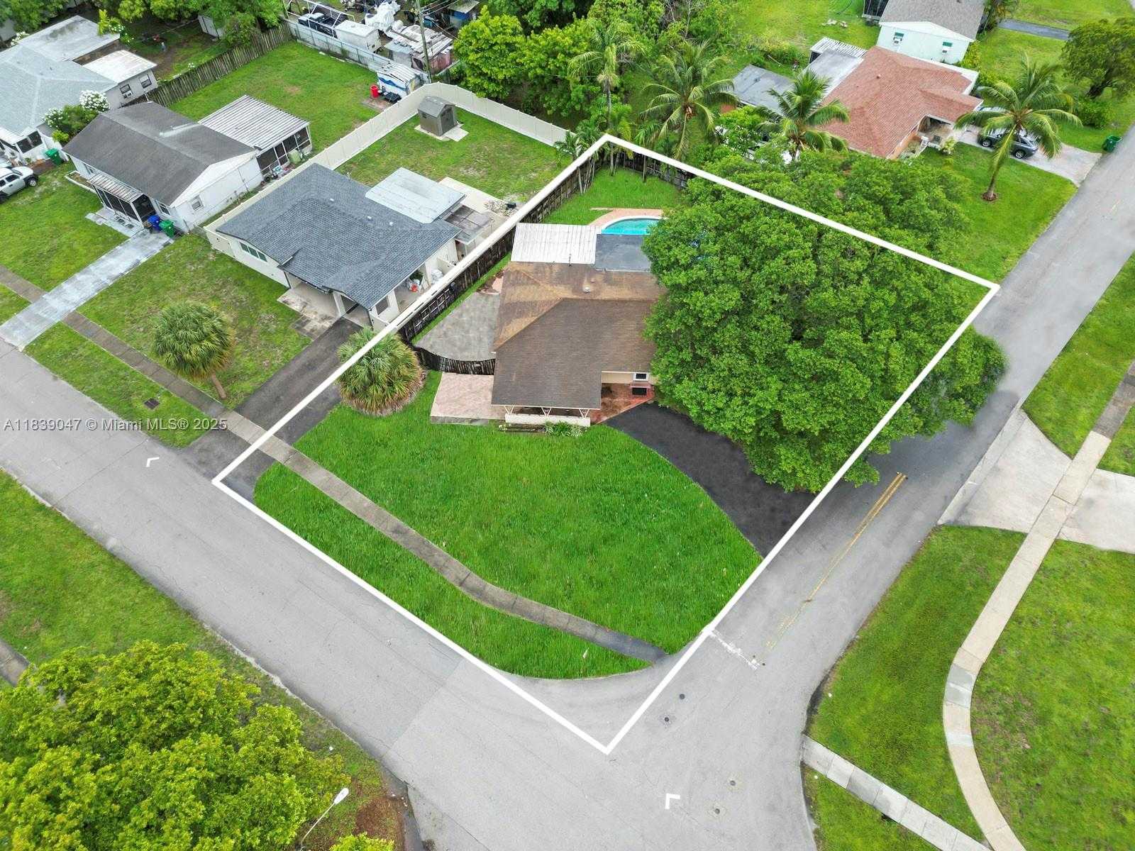 Small Image of 2812 SOUTH WEST 65TH AVE, Miramar Number 27