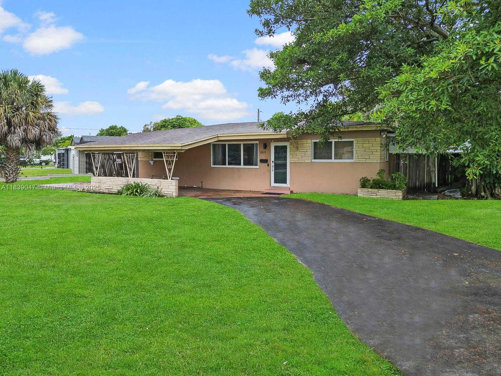 Small Image of 2812 SOUTH WEST 65TH AVE, Miramar Number 4