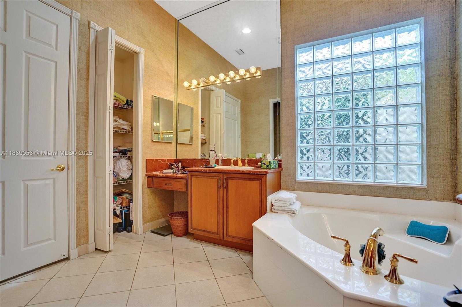 Small Image of 13648 VENICE BEACH PT, Delray Beach Number 38