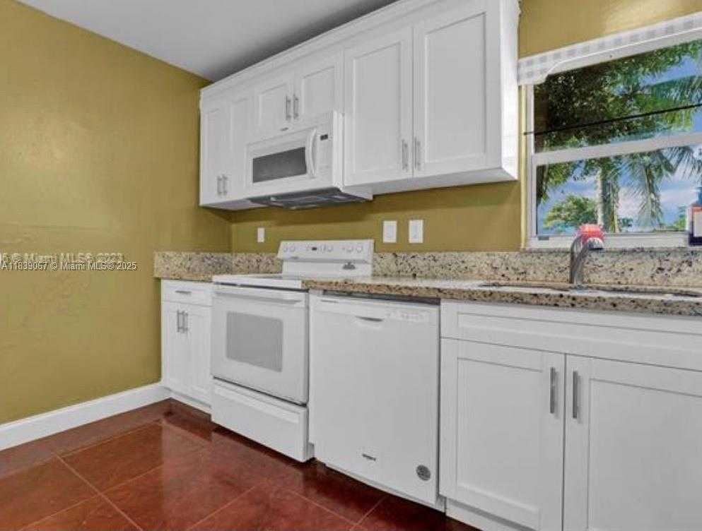 Small Image of 130 NORTH EAST 21ST CT, Pompano Beach Number 5