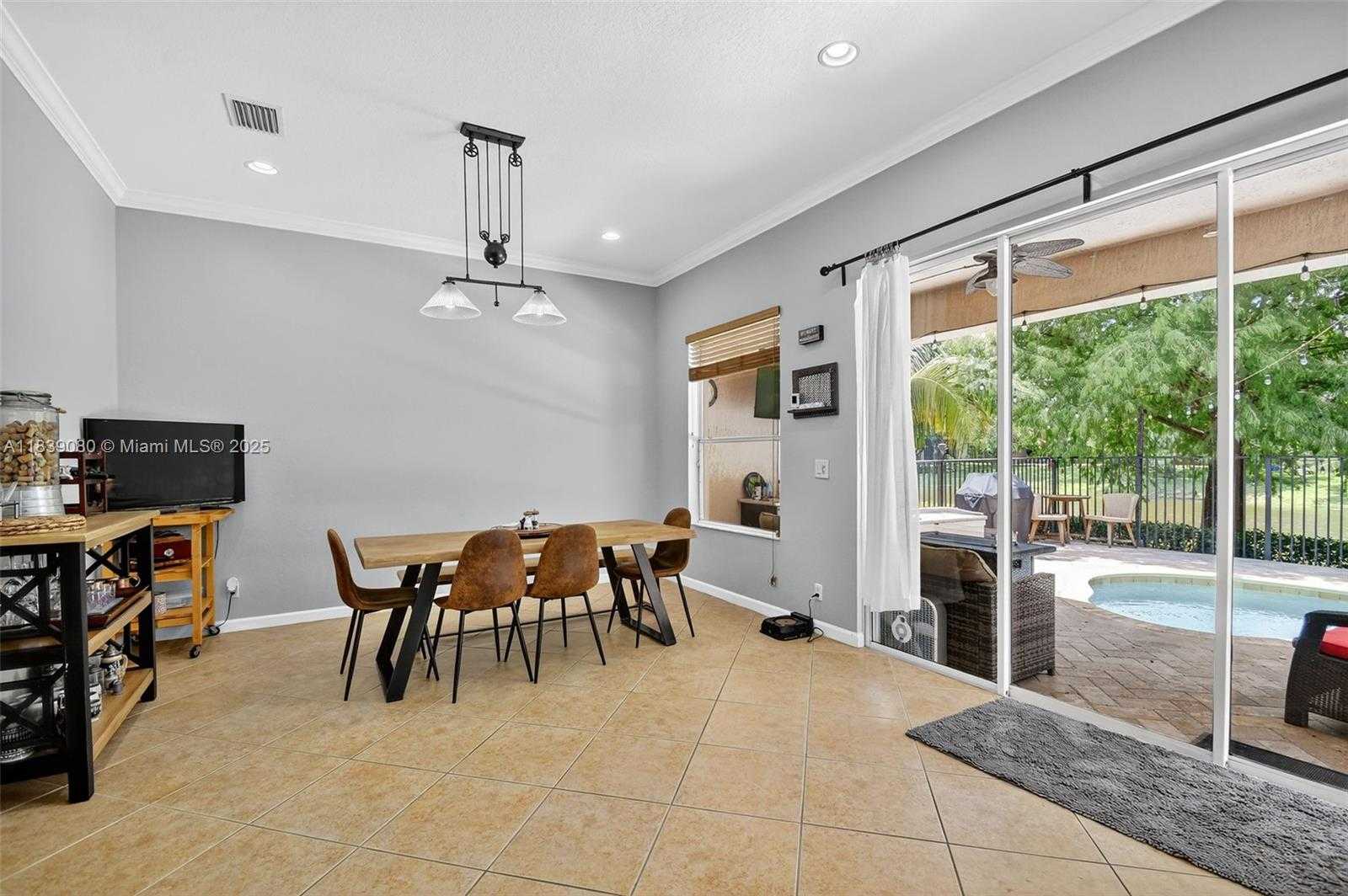 Small Image of 1086 GROVE PARK CIR, Boynton Beach Number 26