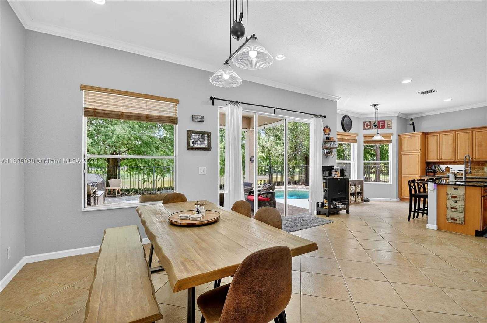 Small Image of 1086 GROVE PARK CIR, Boynton Beach Number 27