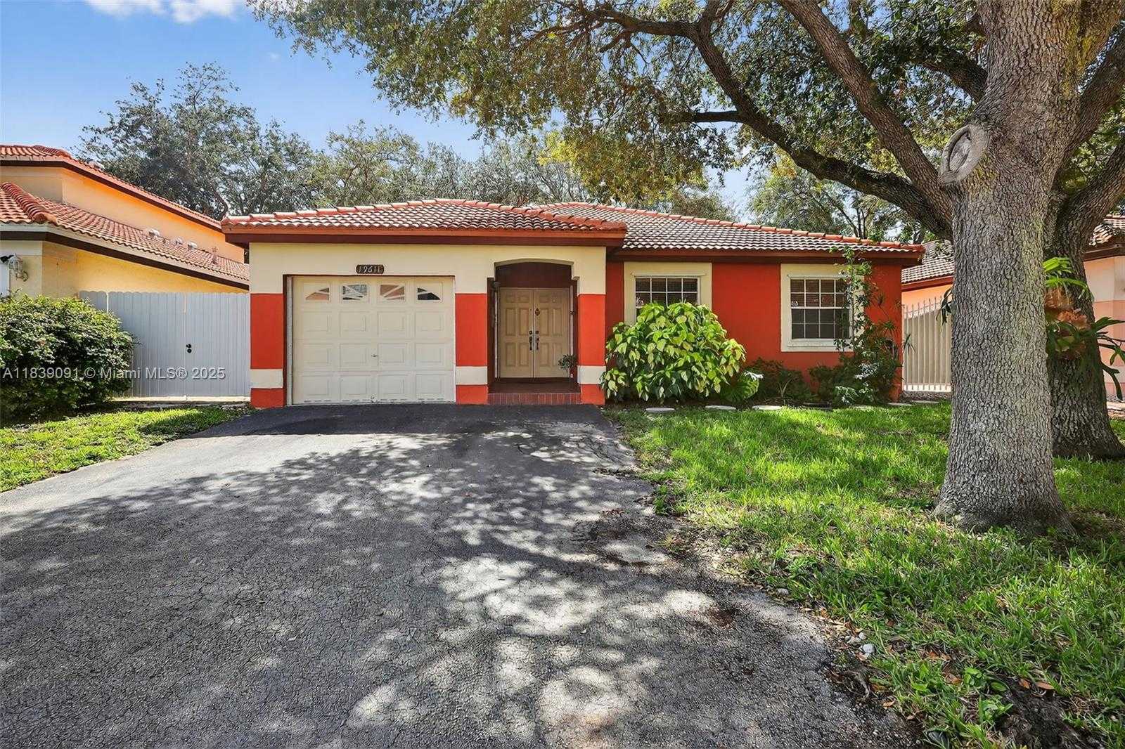 Small Image of 19611 NORTH WEST 82ND CT, Hialeah Number 1