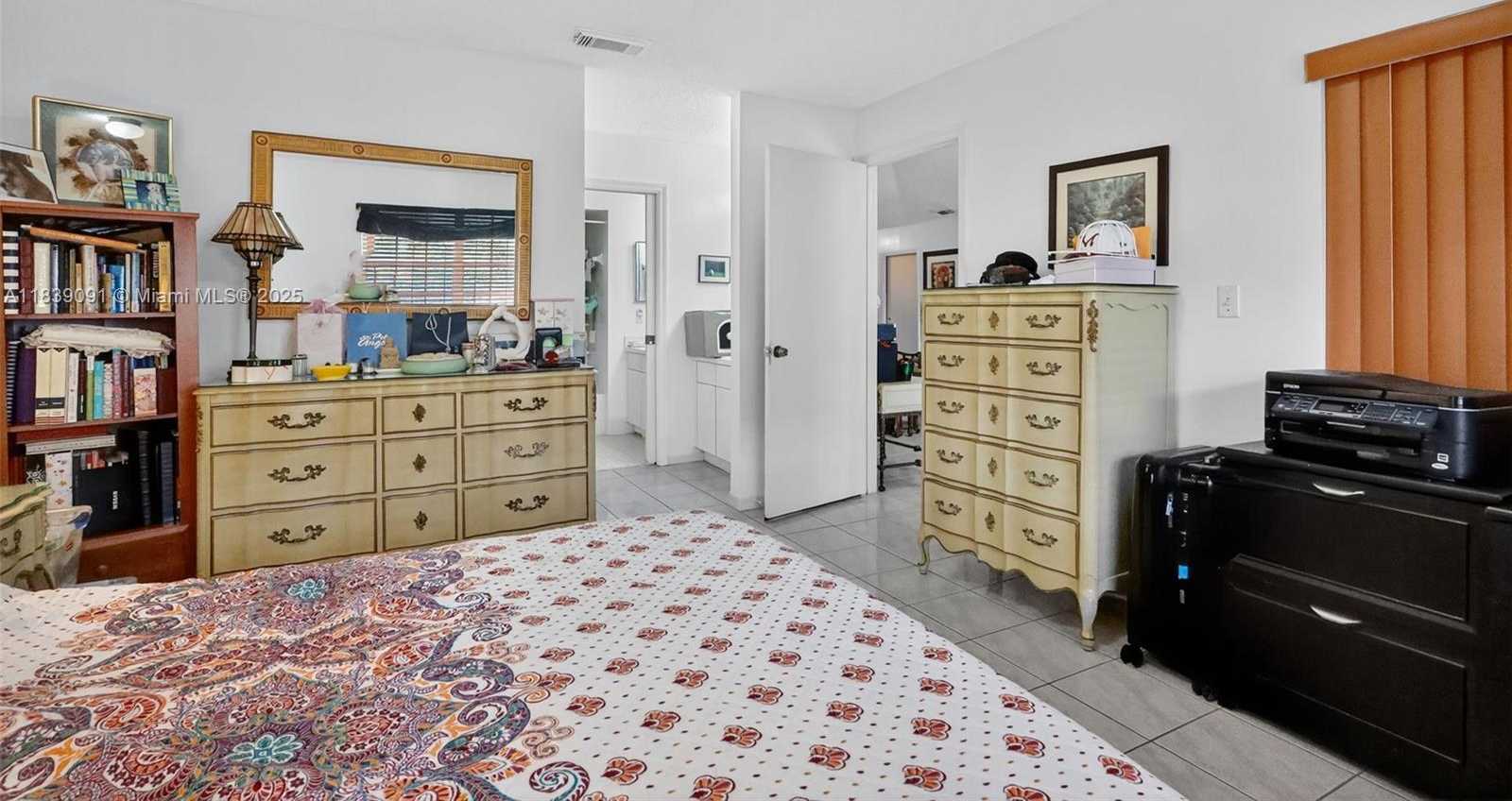 Small Image of 19611 NORTH WEST 82ND CT, Hialeah Number 12