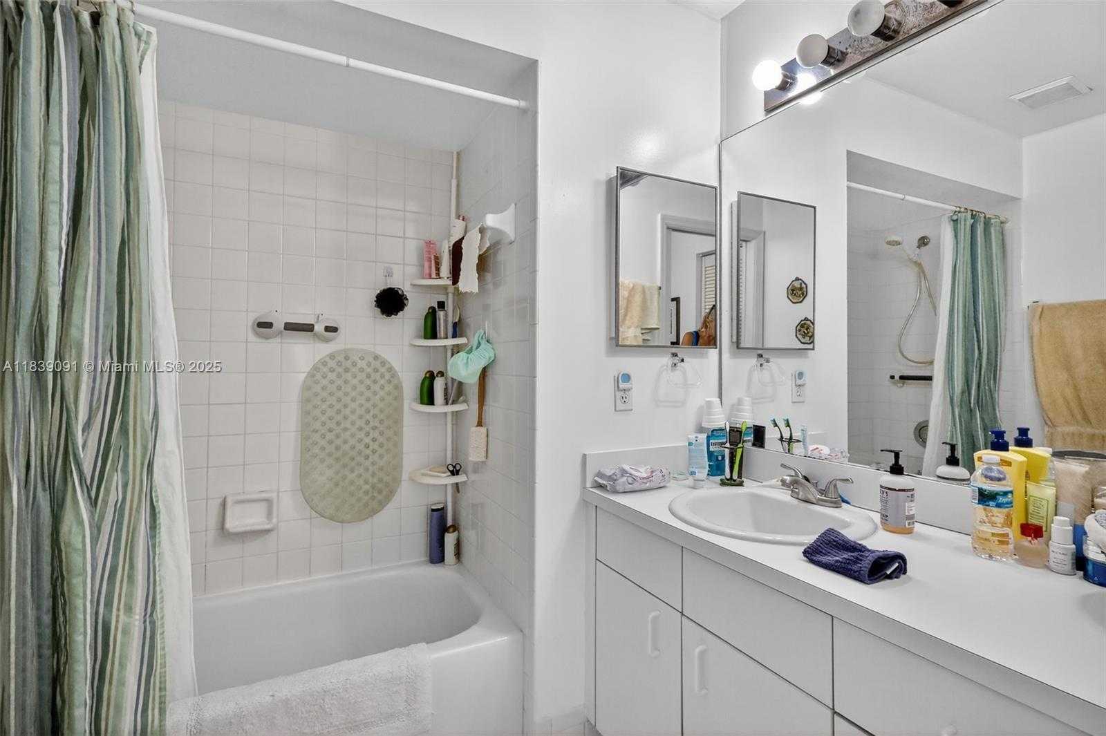 Small Image of 19611 NORTH WEST 82ND CT, Hialeah Number 14