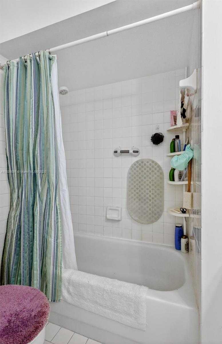 Small Image of 19611 NORTH WEST 82ND CT, Hialeah Number 16