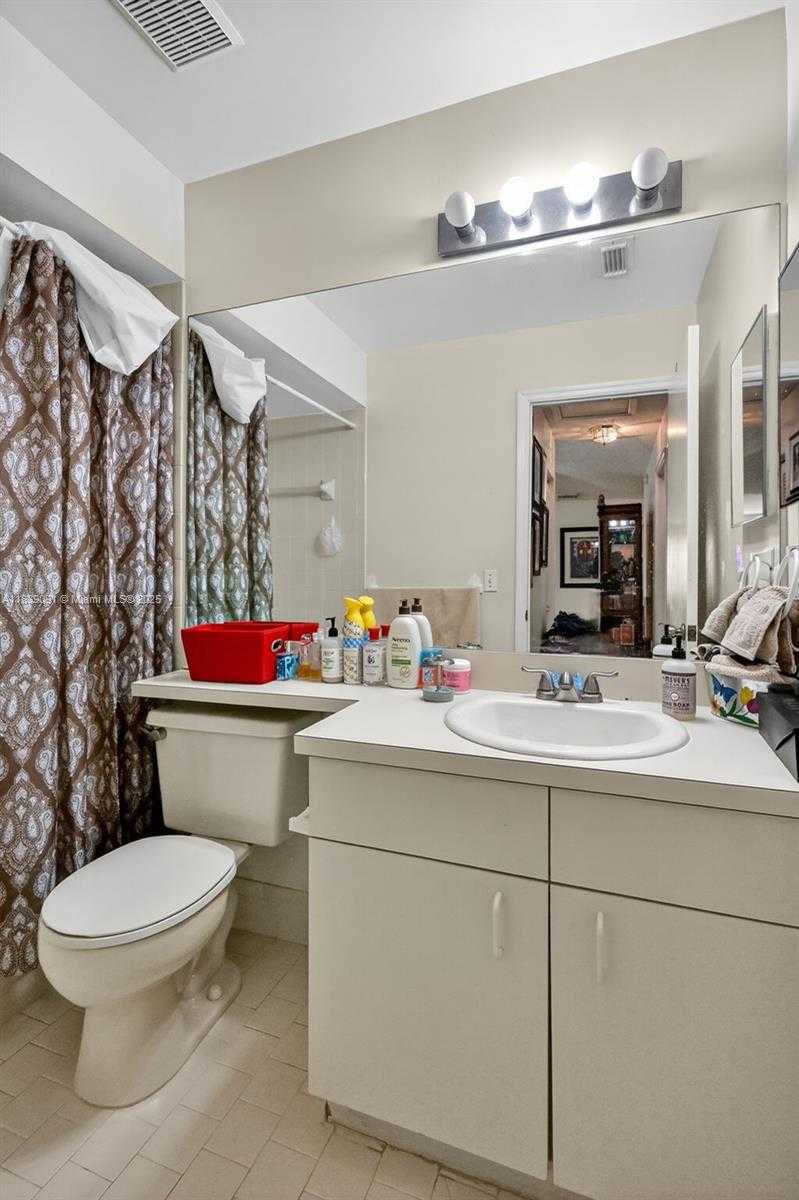 Small Image of 19611 NORTH WEST 82ND CT, Hialeah Number 20