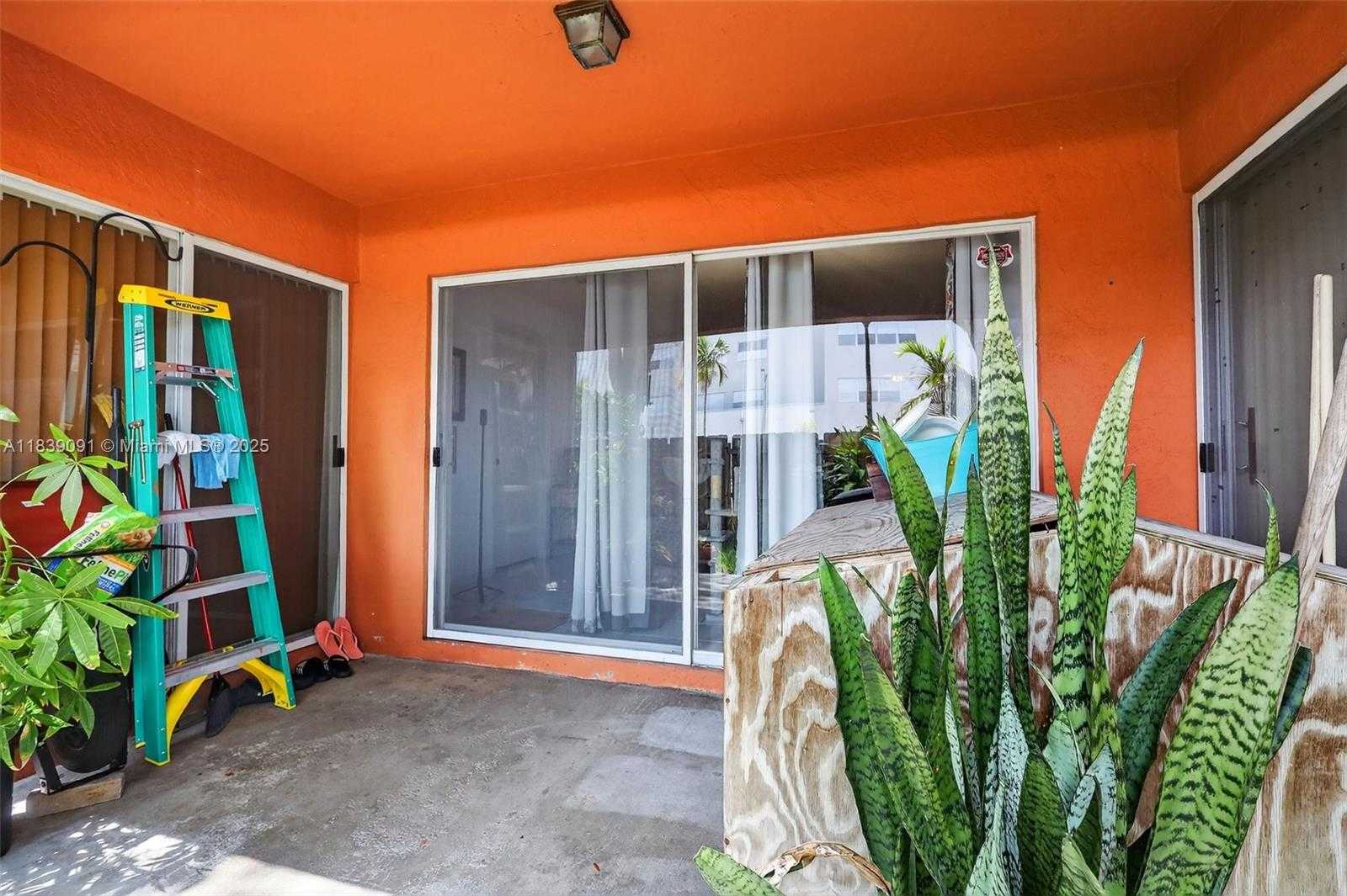 Small Image of 19611 NORTH WEST 82ND CT, Hialeah Number 27