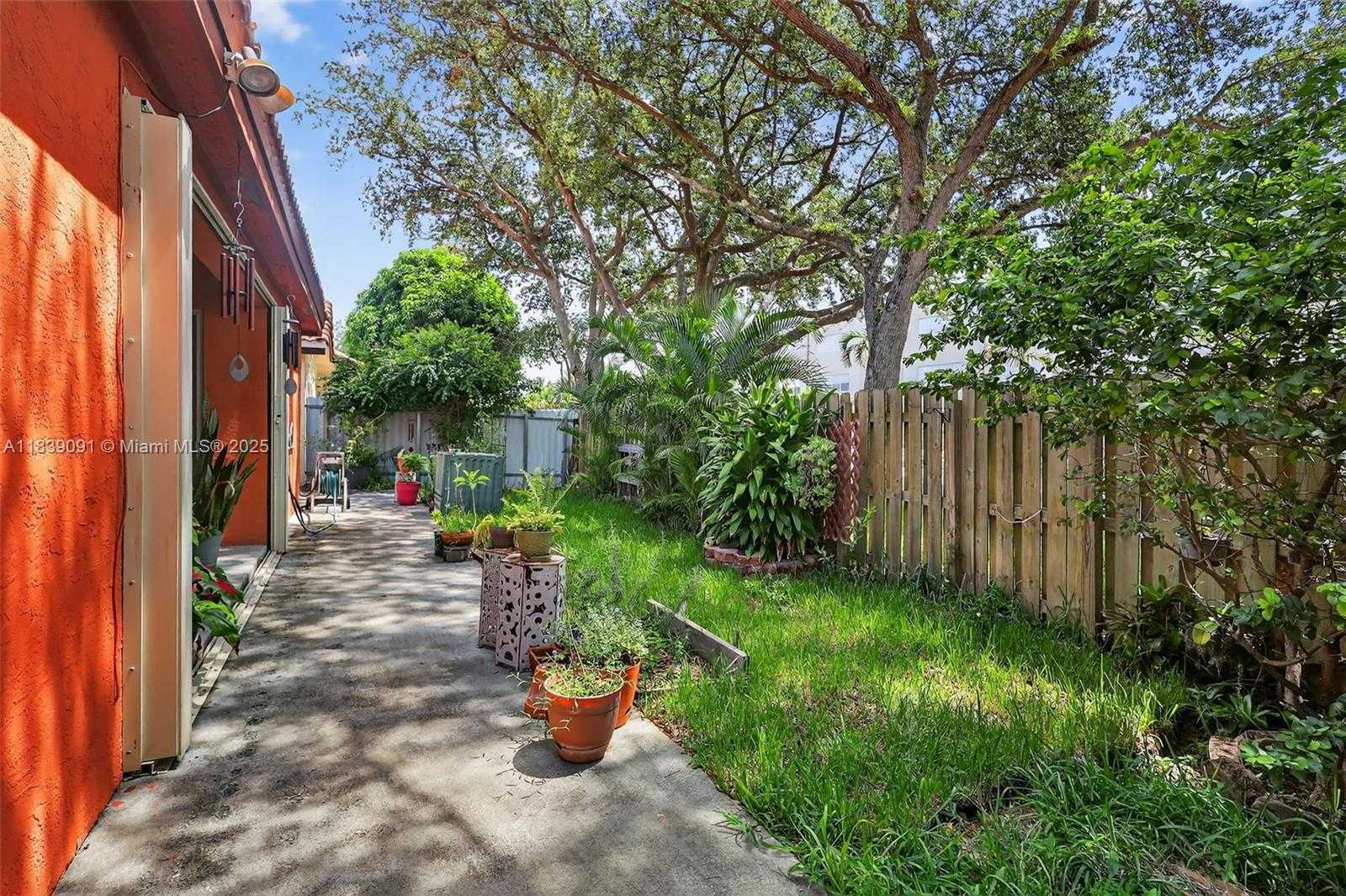 Small Image of 19611 NORTH WEST 82ND CT, Hialeah Number 28