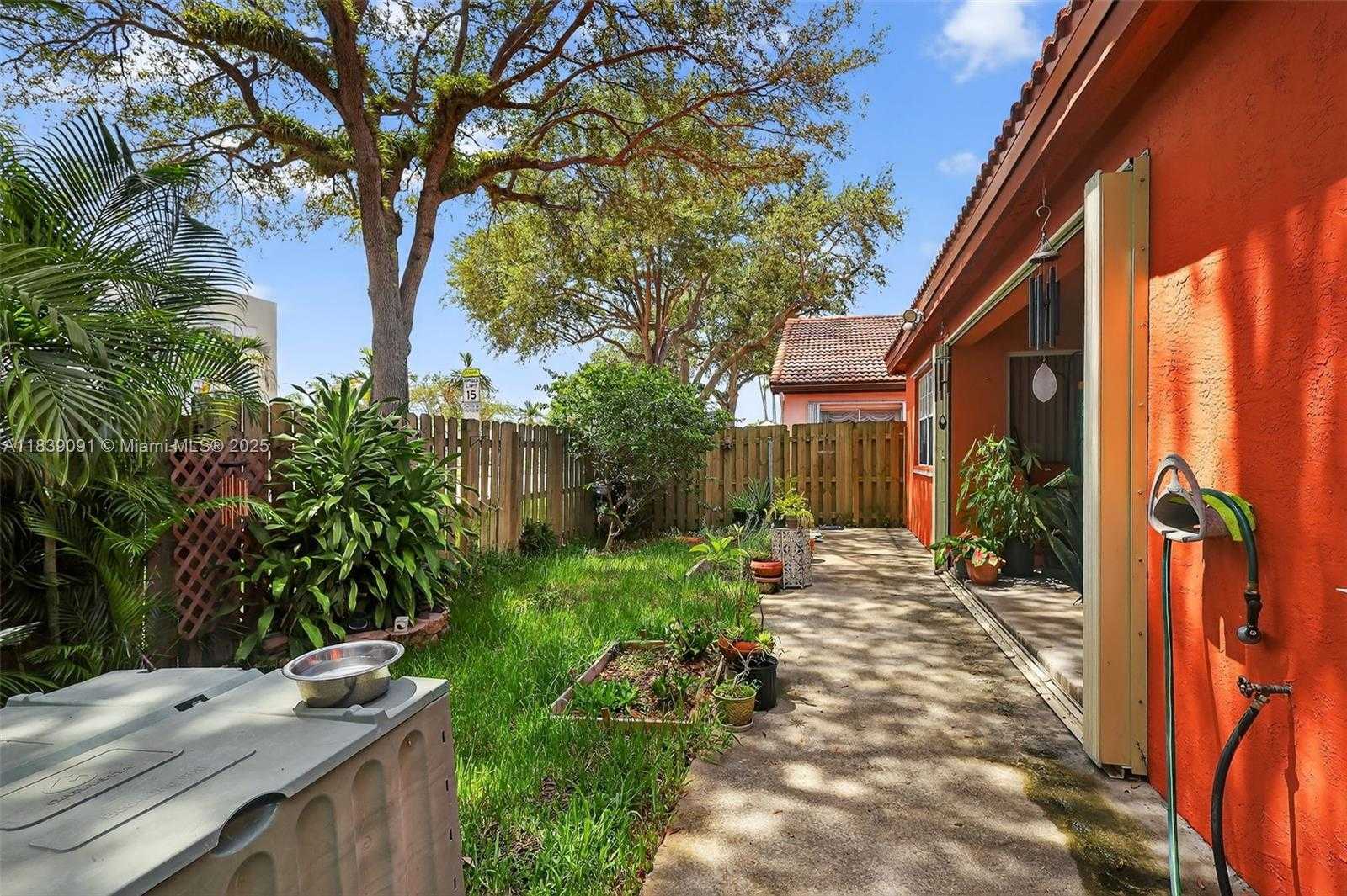 Small Image of 19611 NORTH WEST 82ND CT, Hialeah Number 29