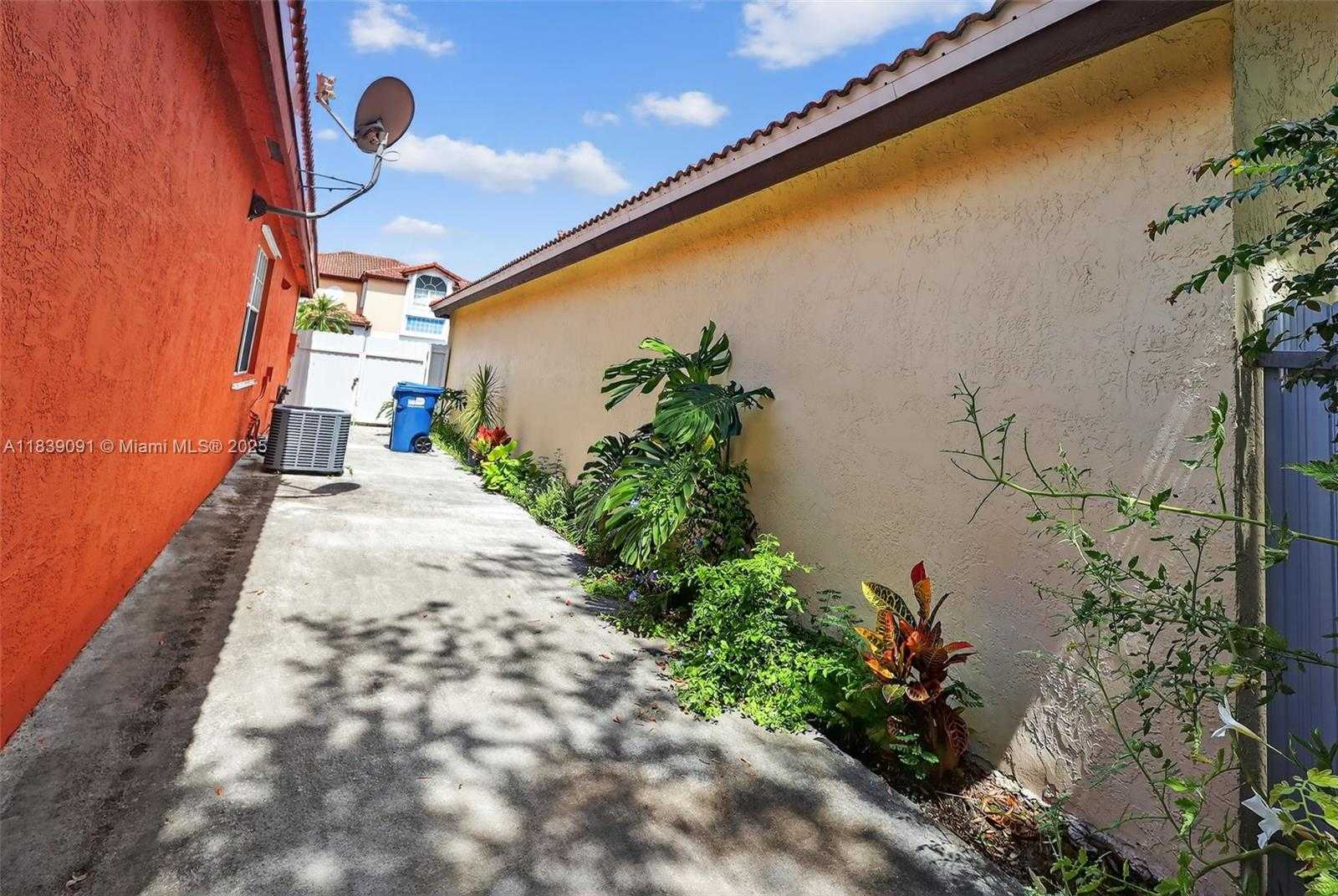 Small Image of 19611 NORTH WEST 82ND CT, Hialeah Number 30