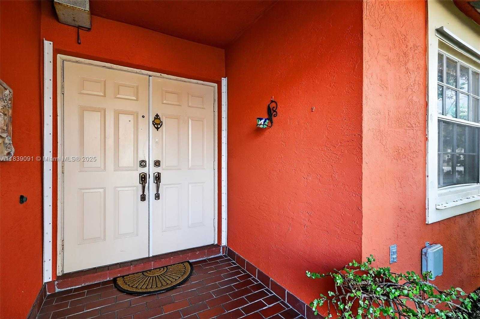 Small Image of 19611 NORTH WEST 82ND CT, Hialeah Number 4