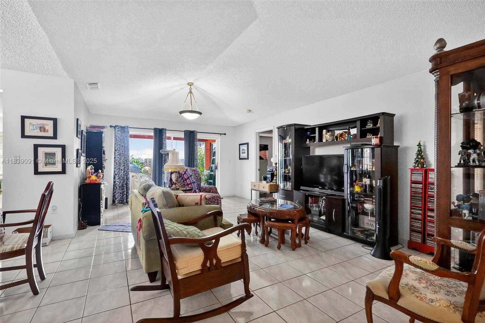 Small Image of 19611 NORTH WEST 82ND CT, Hialeah Number 5