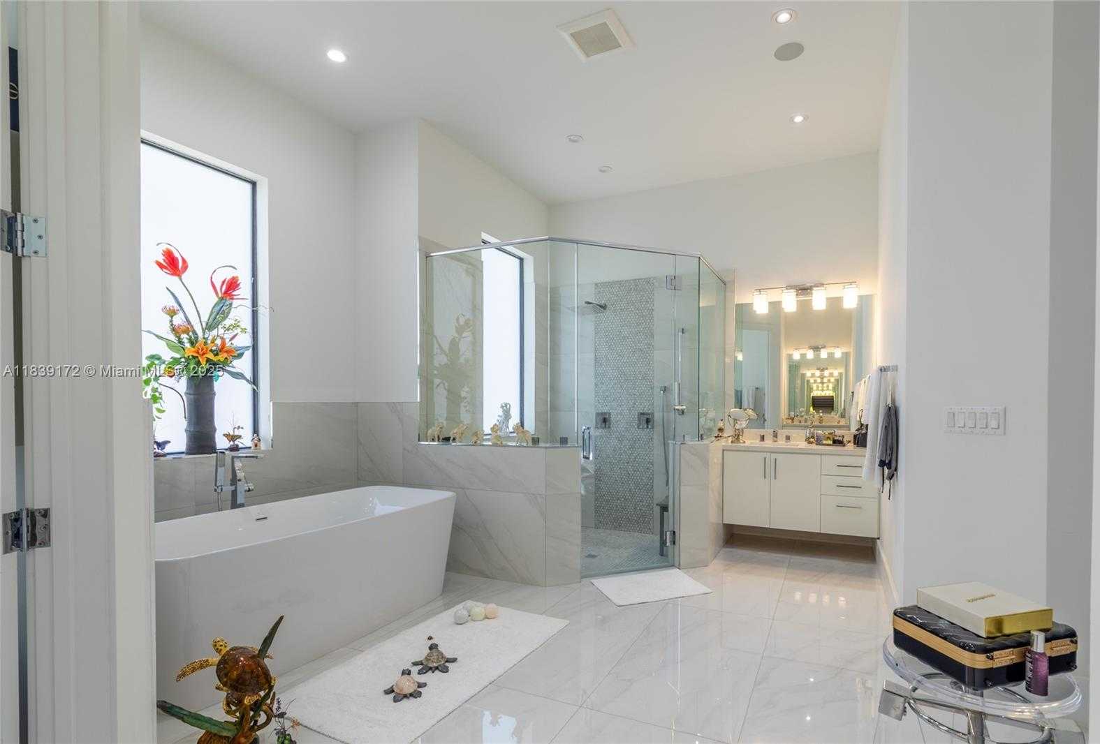 Small Image of 21059 SOUTH WEST 238TH ST, Homestead Number 32