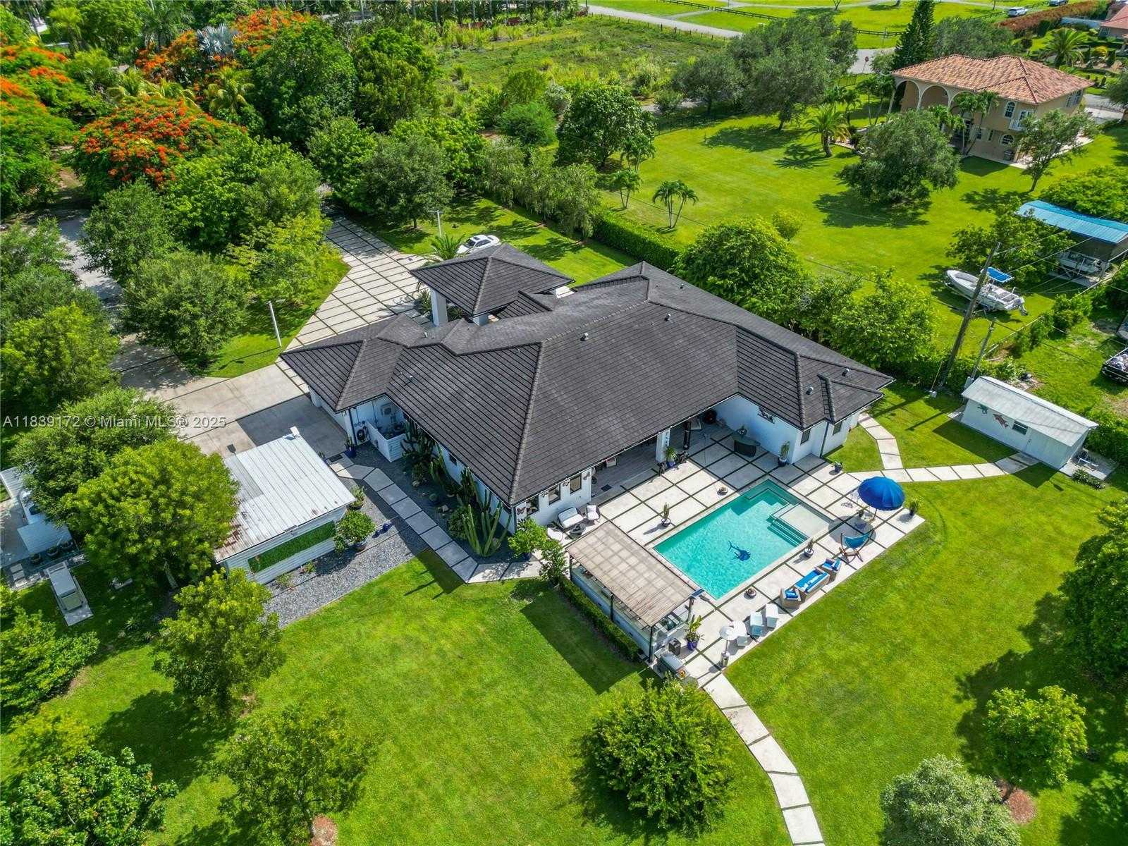 Small Image of 21059 SOUTH WEST 238TH ST, Homestead Number 54