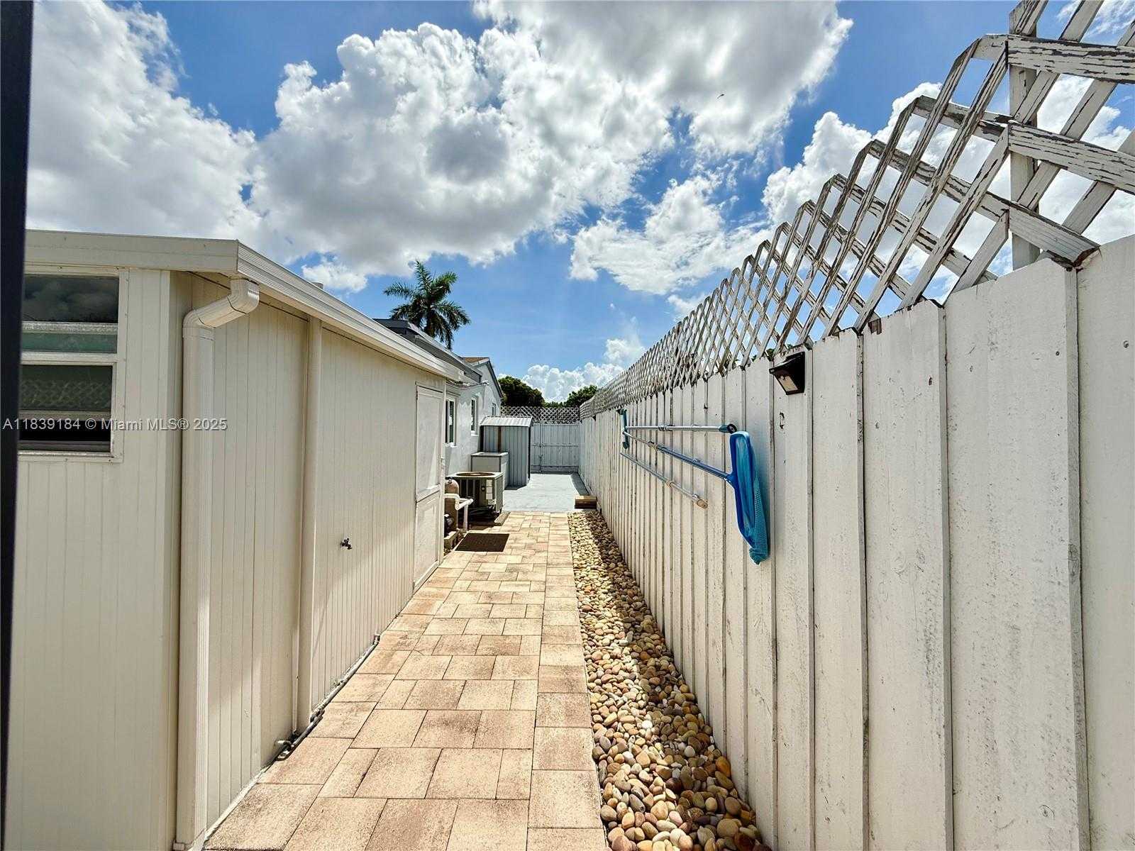 Small Image of 1620 NORTH 68TH TER, Hollywood Number 72