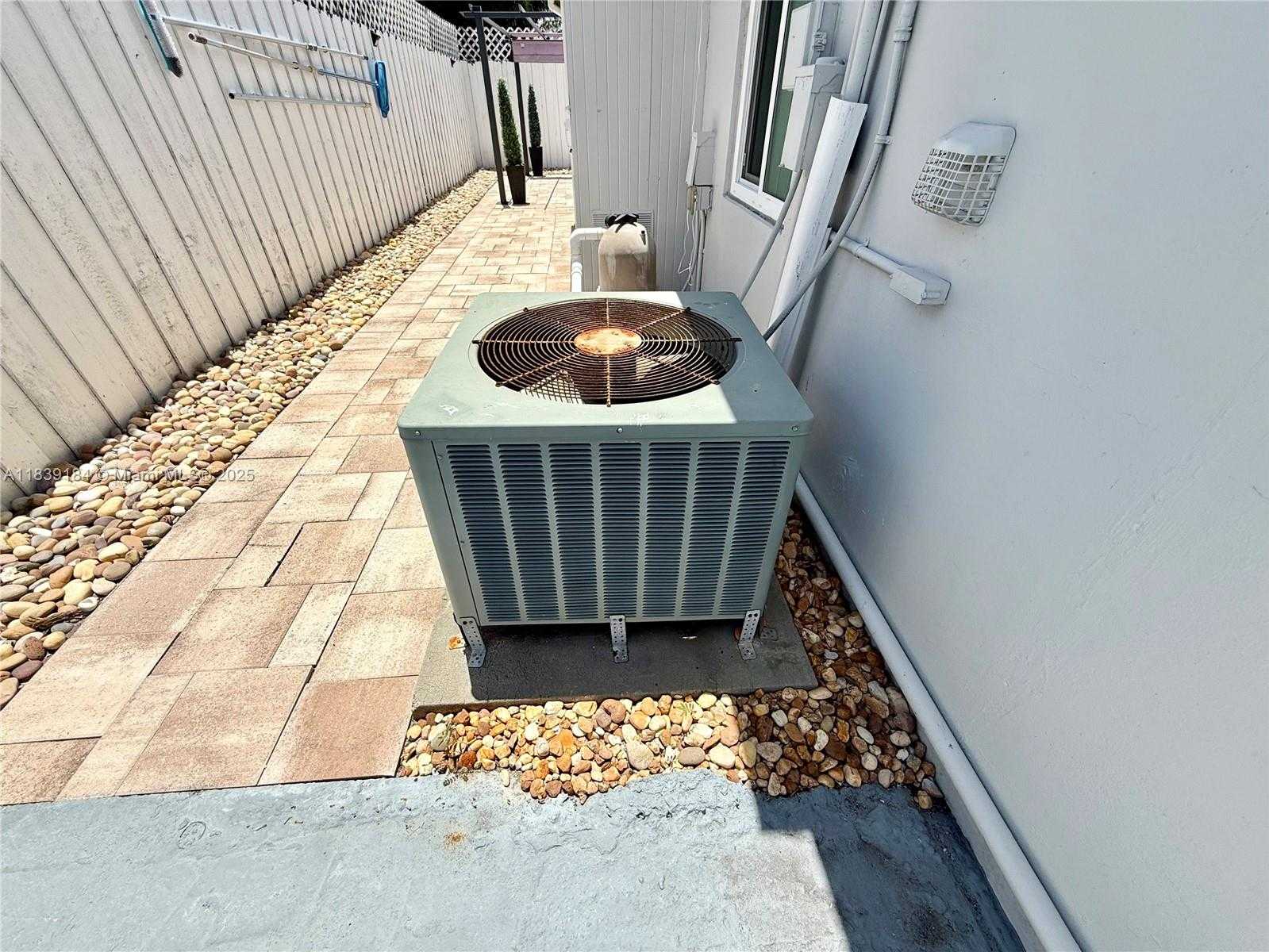 Small Image of 1620 NORTH 68TH TER, Hollywood Number 75