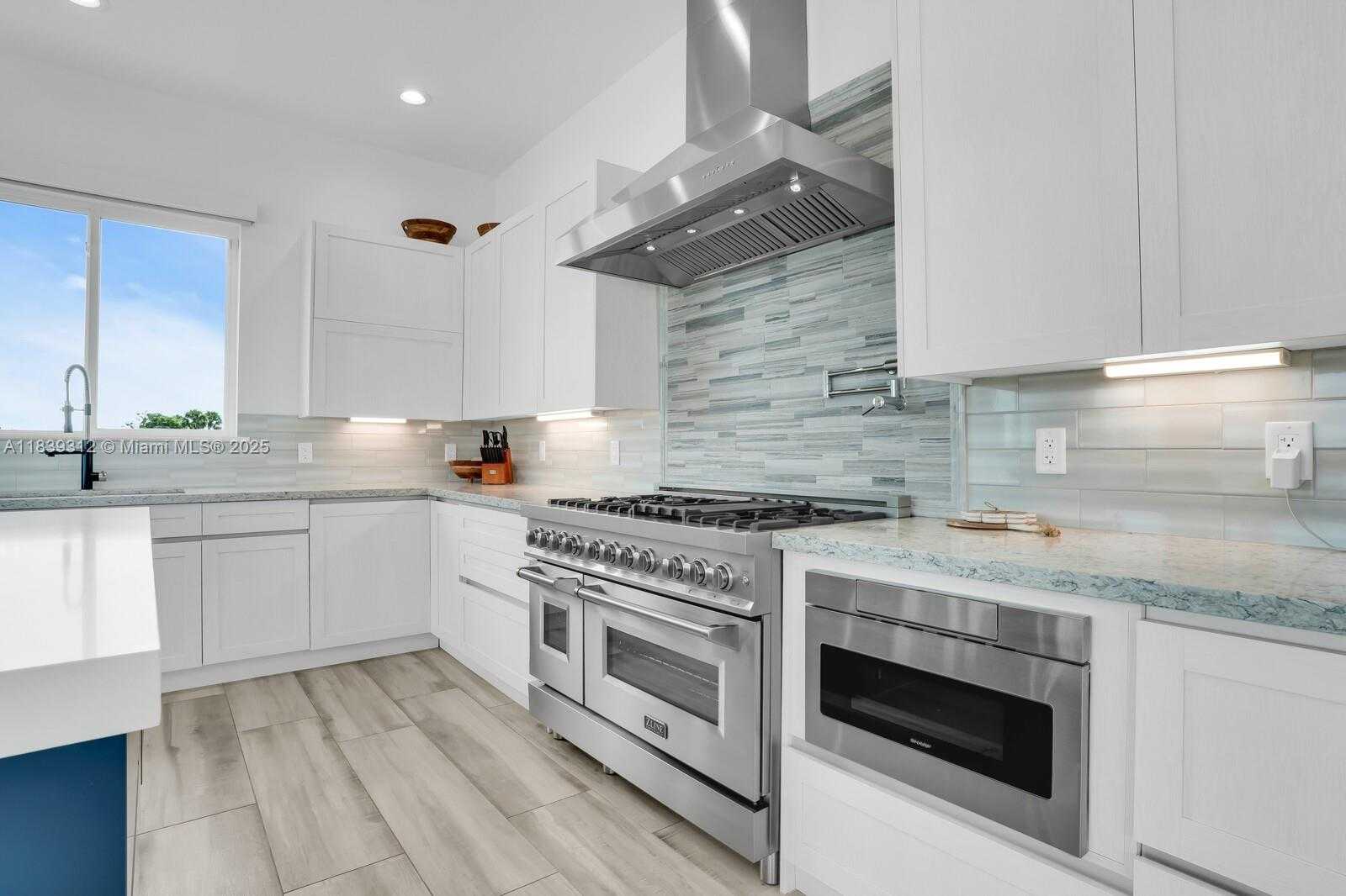 Small Image of 974 MARLIN DR, Jupiter Number 14