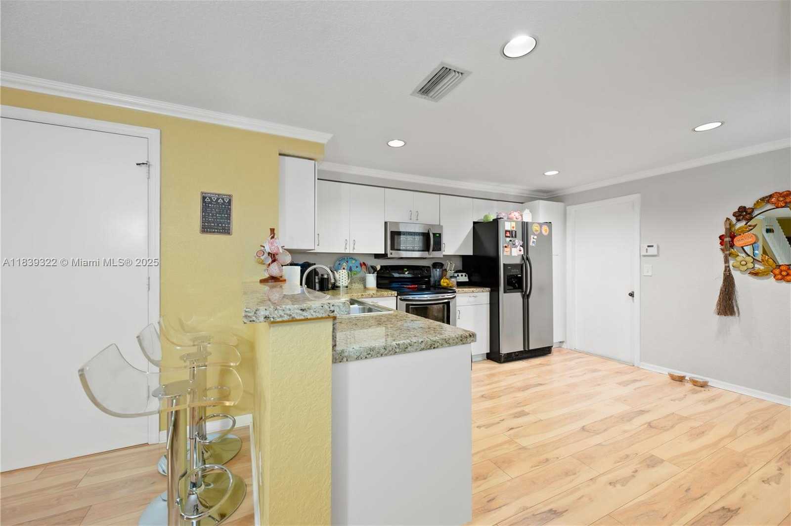 Small Image of 1424 BARCELONA WAY, Weston Number 10