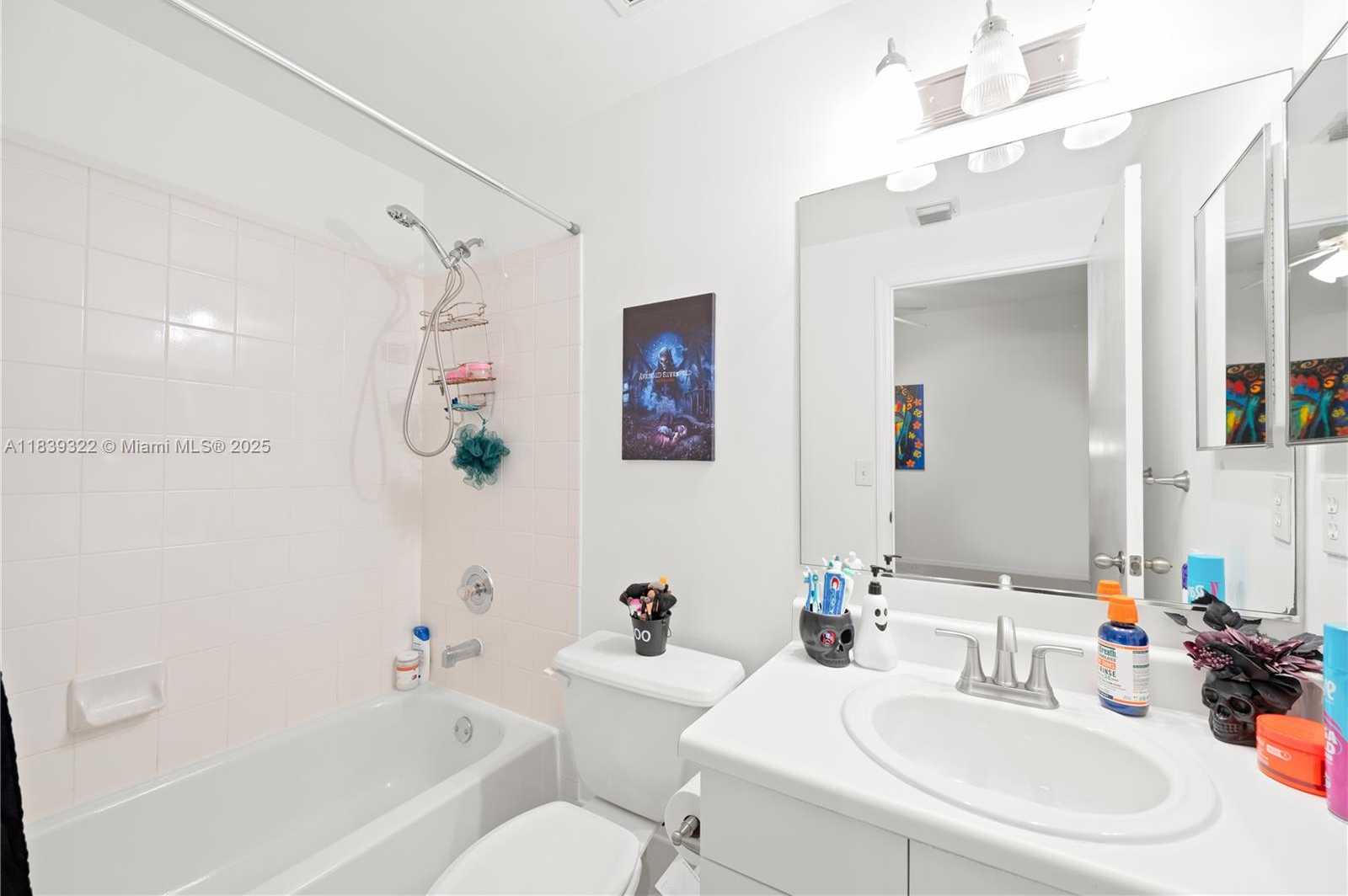 Small Image of 1424 BARCELONA WAY, Weston Number 23