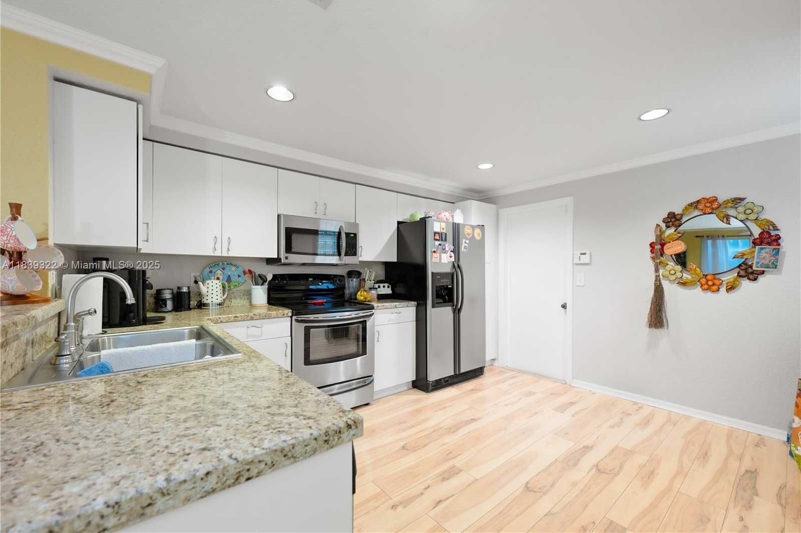 Small Image of 1424 BARCELONA WAY, Weston Number 9