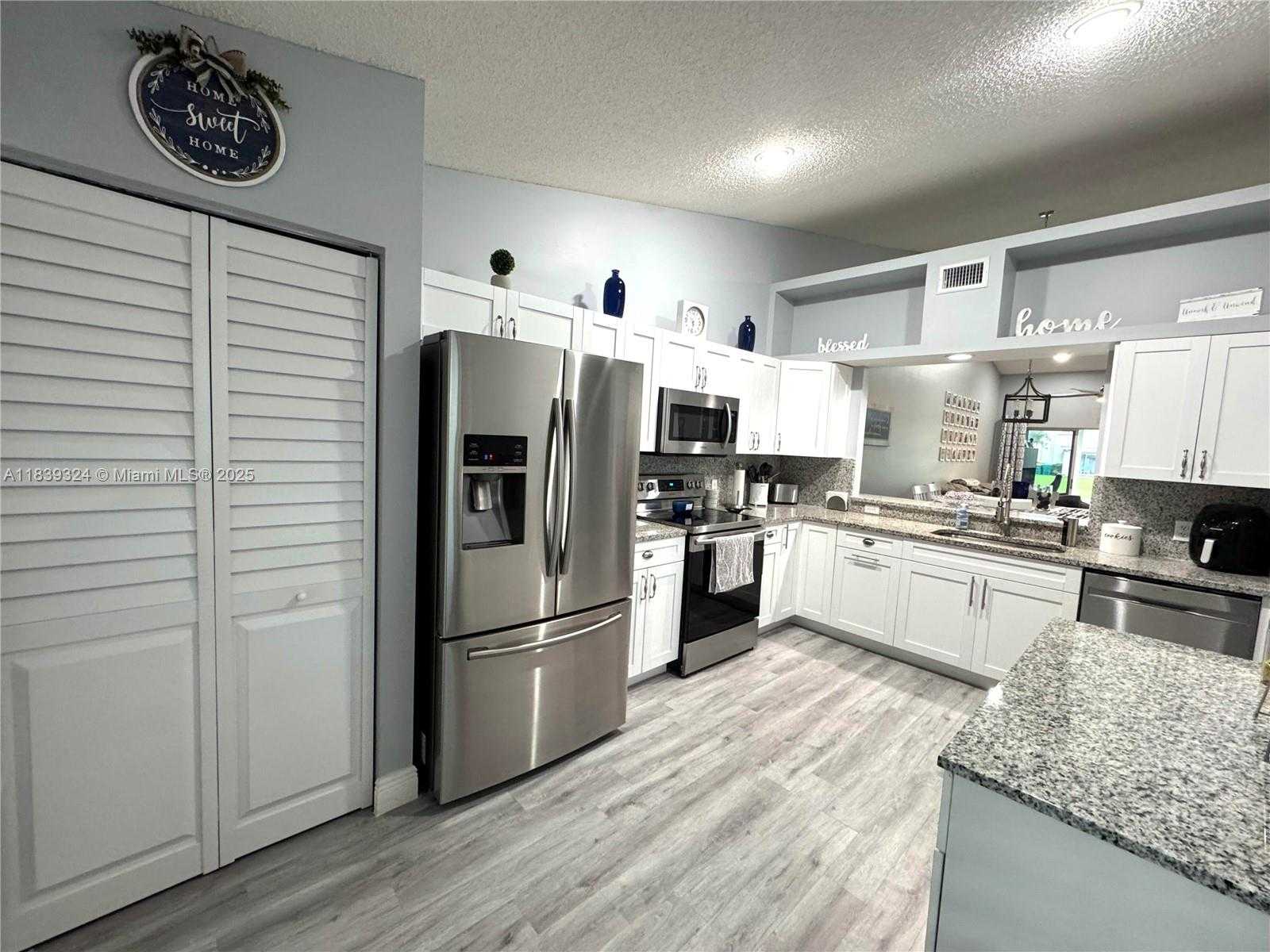 Small Image of 5928 NORTH WEST 93RD TER, Tamarac Number 4