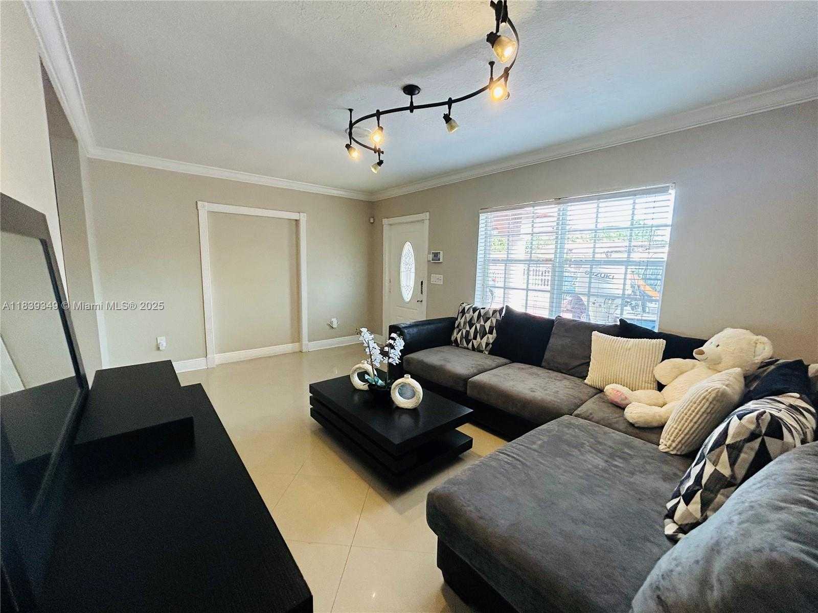 Small Image of 180 EAST 46TH ST, Hialeah Number 26