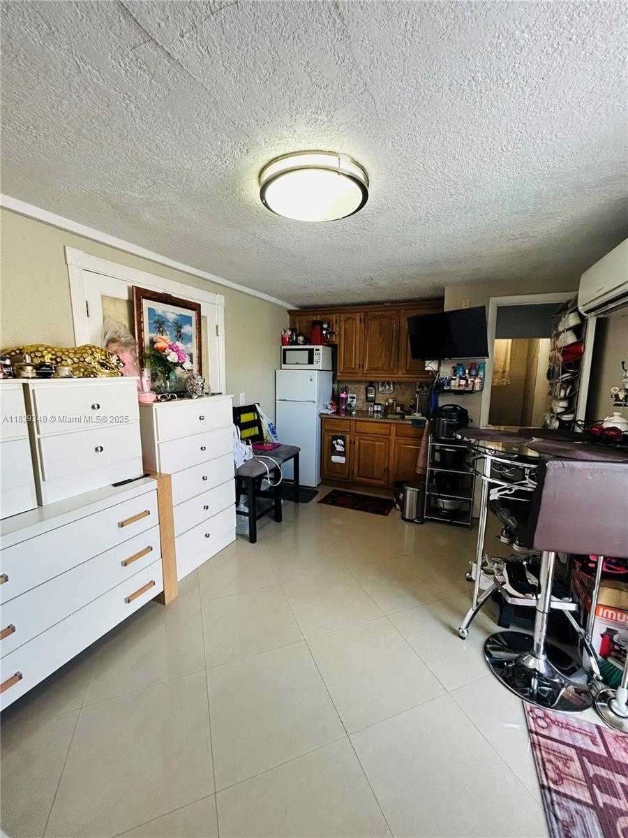 Small Image of 180 EAST 46TH ST, Hialeah Number 32