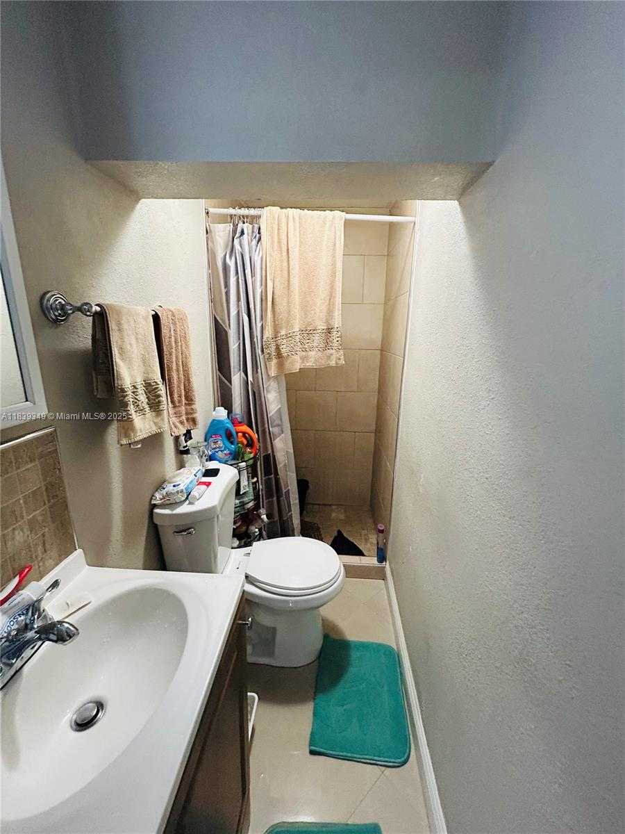 Small Image of 180 EAST 46TH ST, Hialeah Number 34