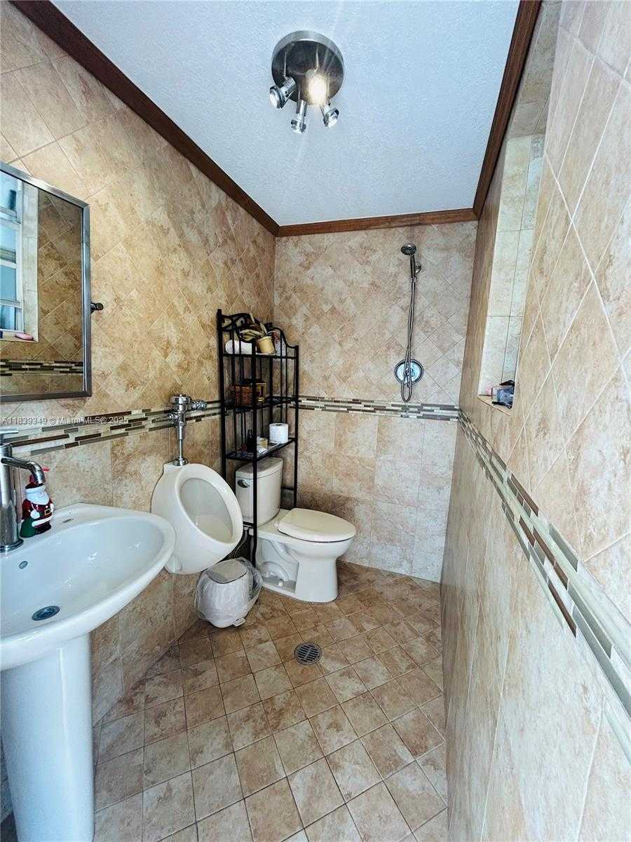 Small Image of 180 EAST 46TH ST, Hialeah Number 9