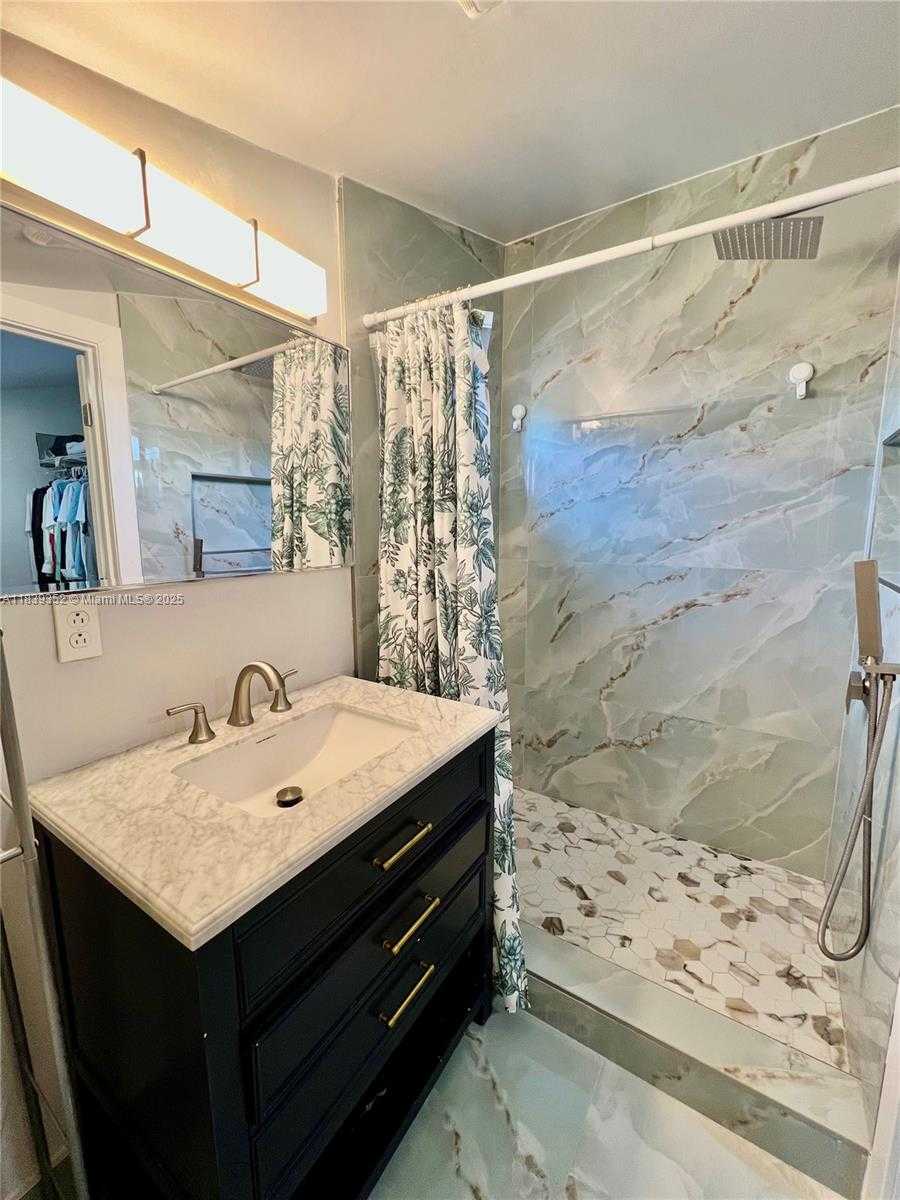 Small Image of 6120 SOUTH WEST 15TH CT, North Lauderdale Number 13