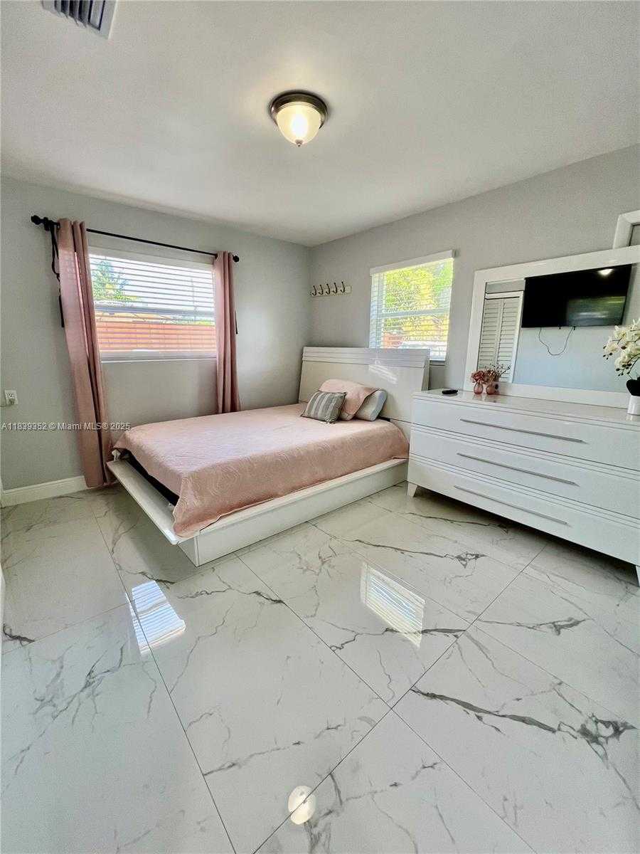 Small Image of 6120 SOUTH WEST 15TH CT, North Lauderdale Number 16