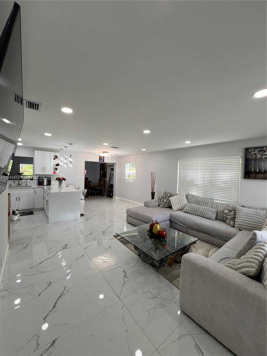 Small Image of 6120 SOUTH WEST 15TH CT, North Lauderdale Number 7