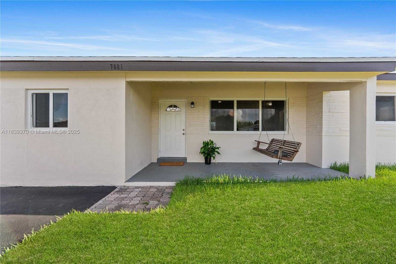 Small Image of 7021 SOUTH WEST 12TH ST, Pembroke Pines Number 10