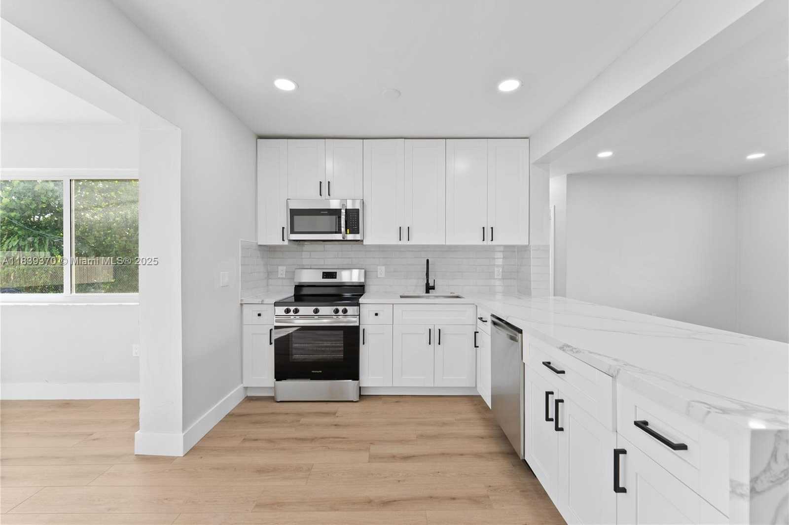 Small Image of 7021 SOUTH WEST 12TH ST, Pembroke Pines Number 14