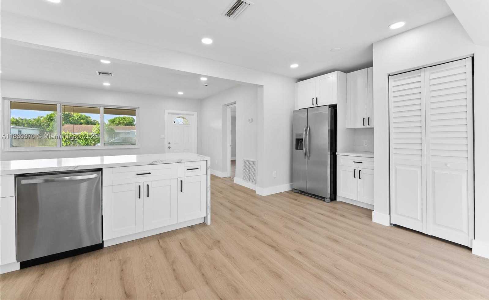Small Image of 7021 SOUTH WEST 12TH ST, Pembroke Pines Number 15