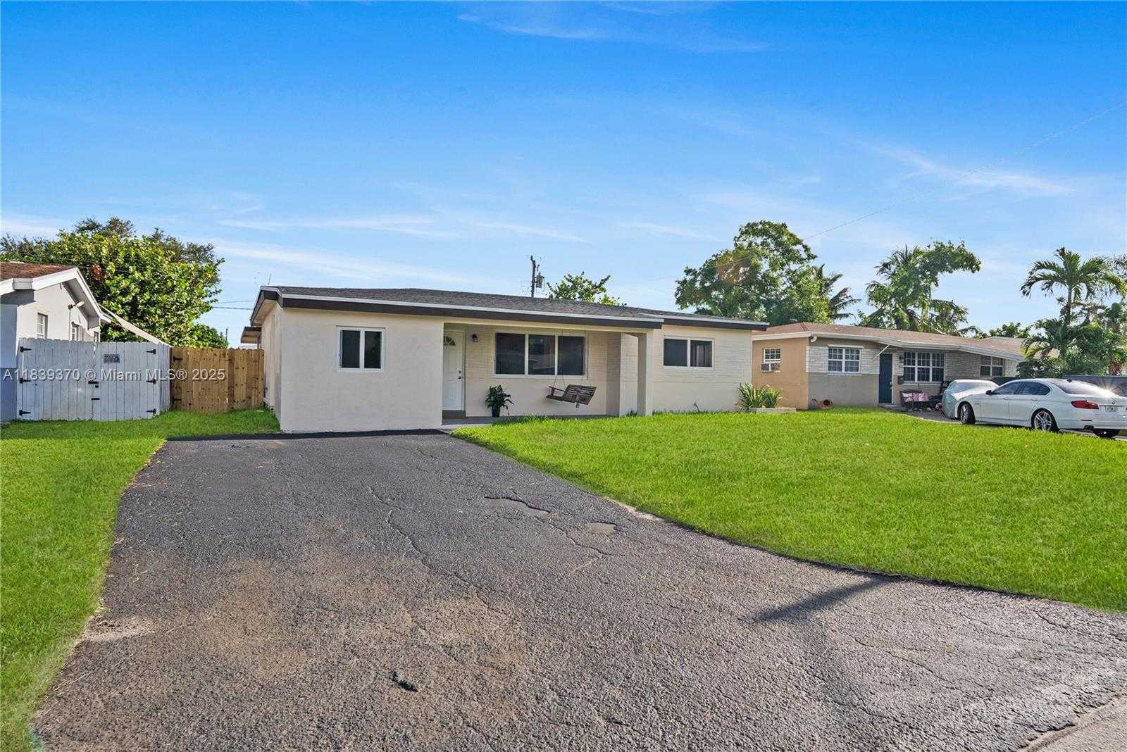 Small Image of 7021 SOUTH WEST 12TH ST, Pembroke Pines Number 24