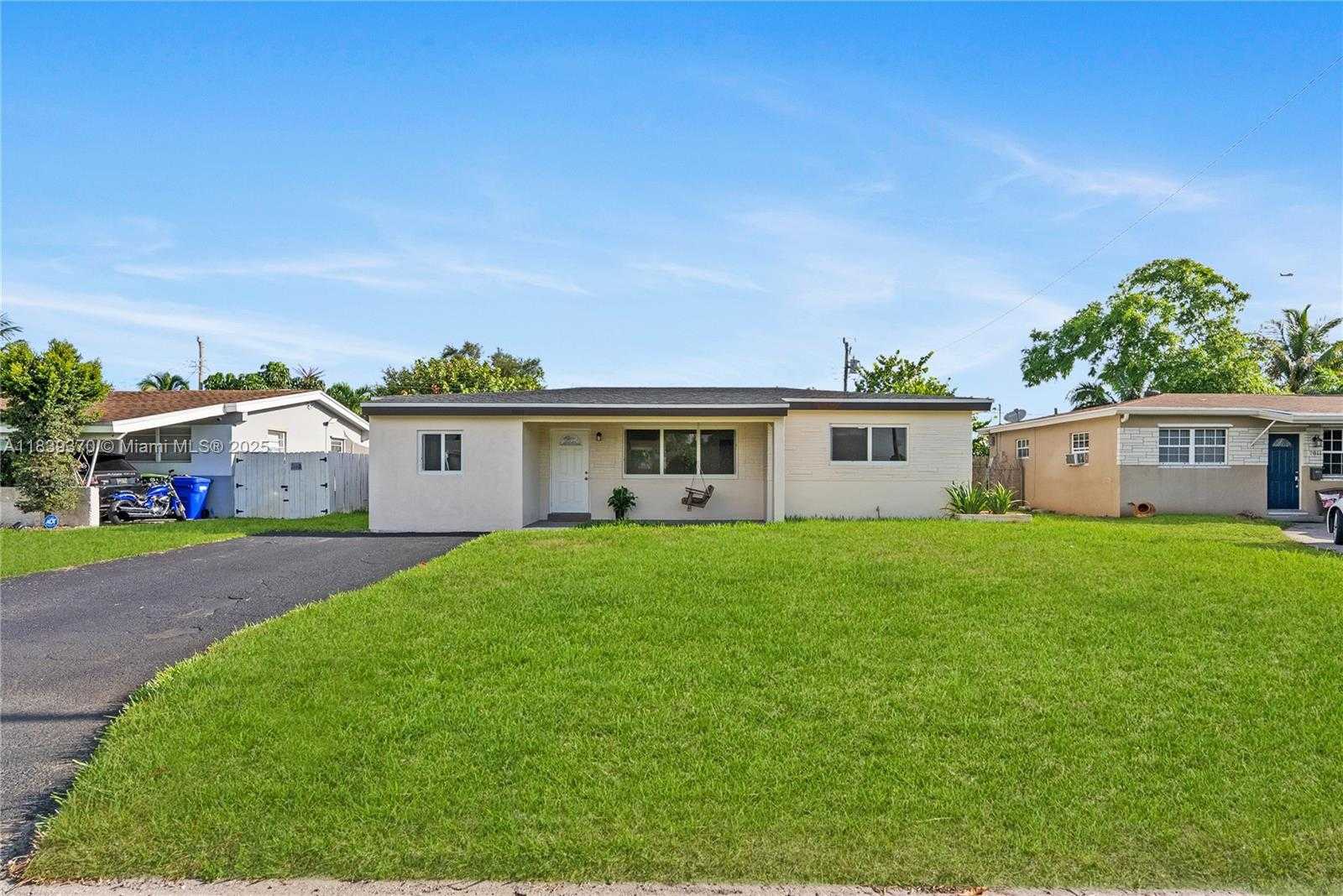 Small Image of 7021 SOUTH WEST 12TH ST, Pembroke Pines Number 26