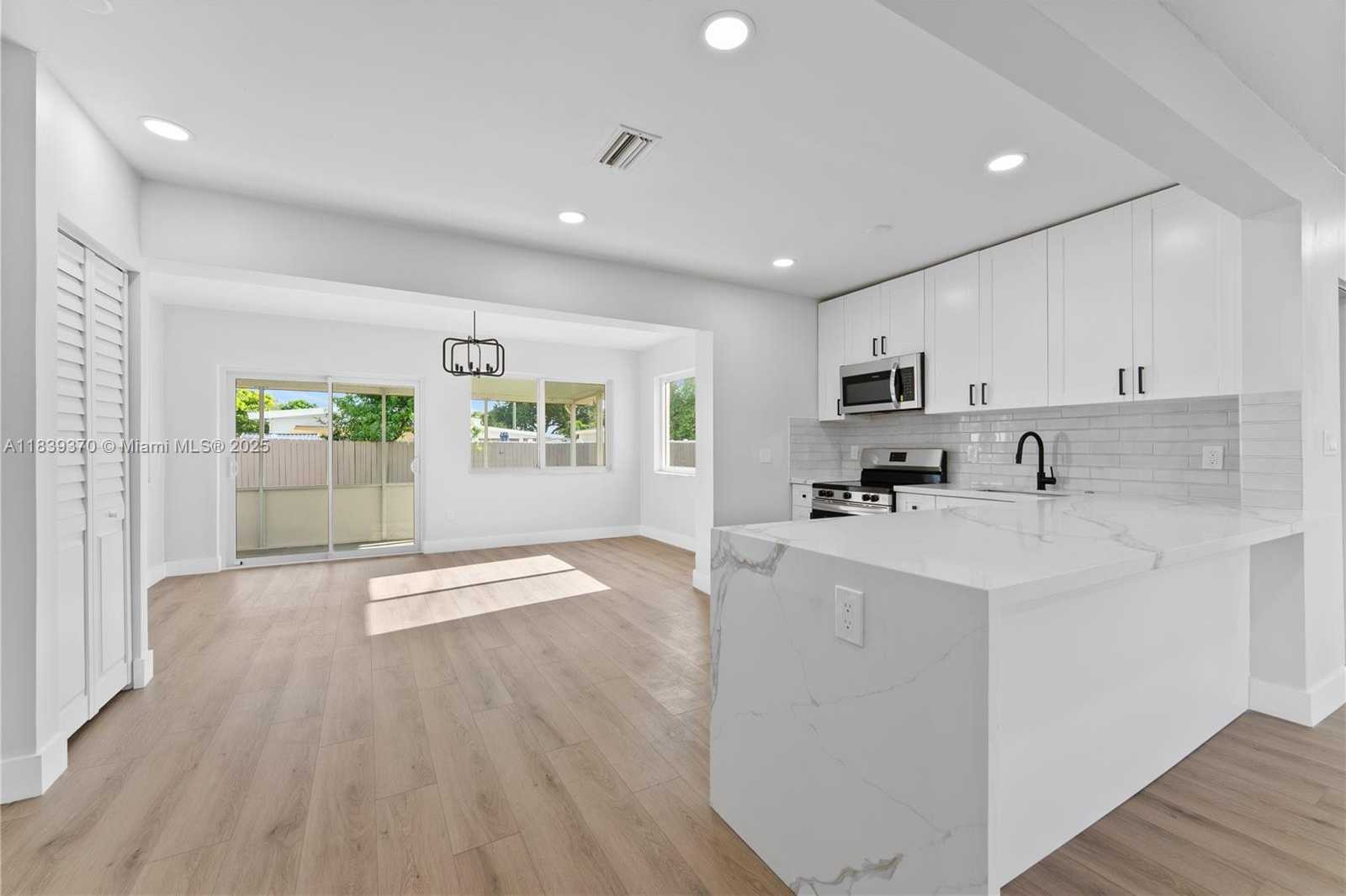 Small Image of 7021 SOUTH WEST 12TH ST, Pembroke Pines Number 5