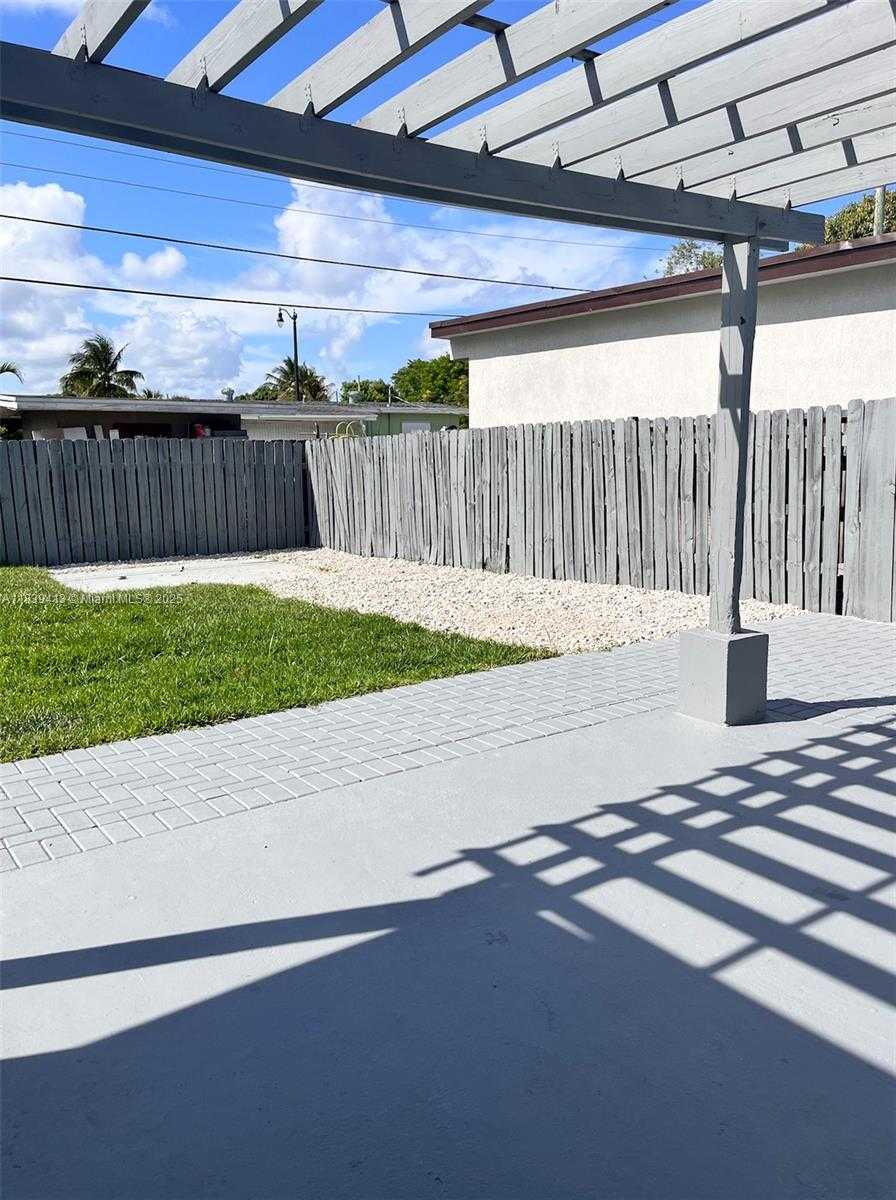 Small Image of 1321 NORTH EAST 43RD CT, Pompano Beach Number 3